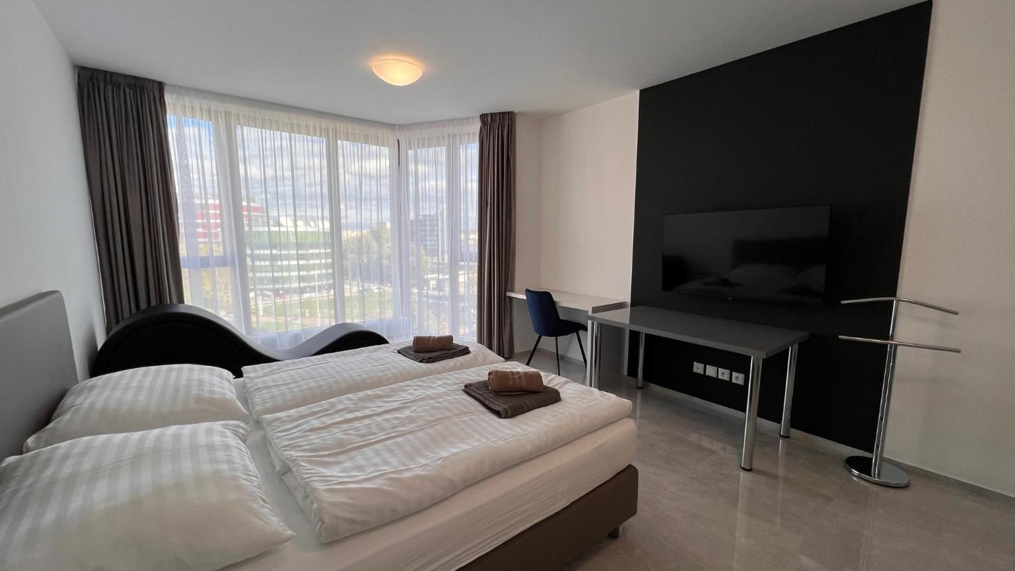 Air conditioned 1 room Apartment Vienna Gate, 3 view 2