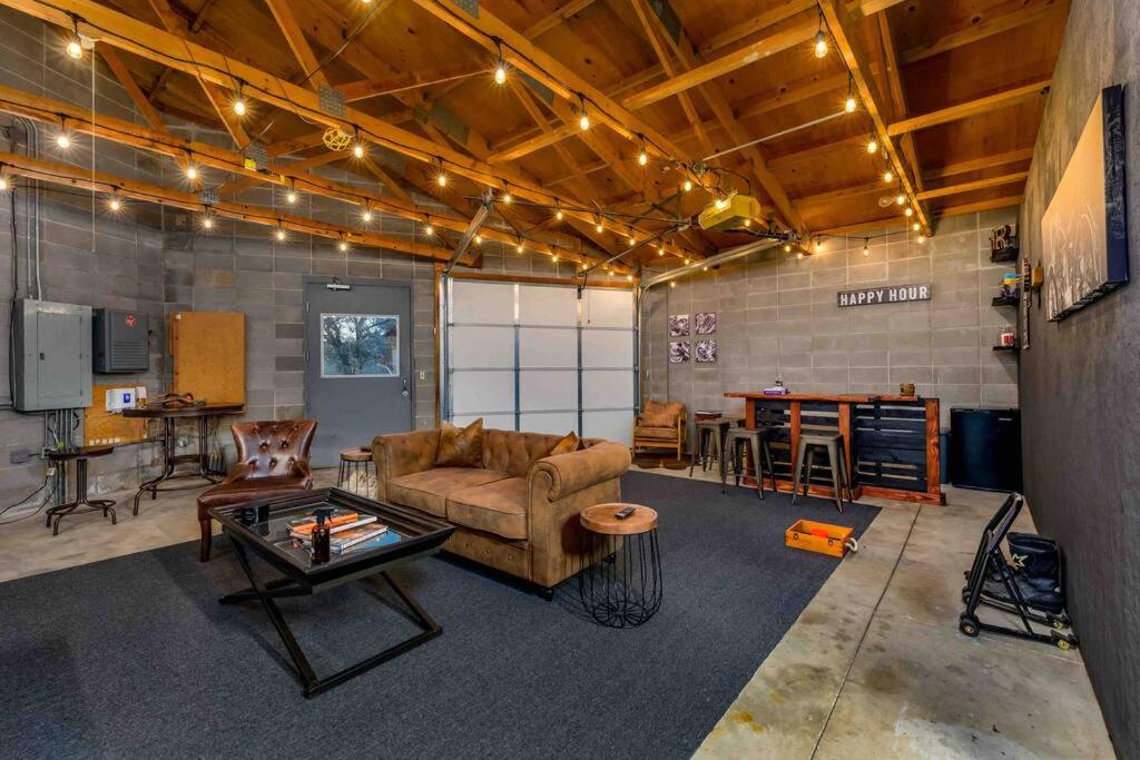 The Downtown ICT Experience 3br w/ Event Space