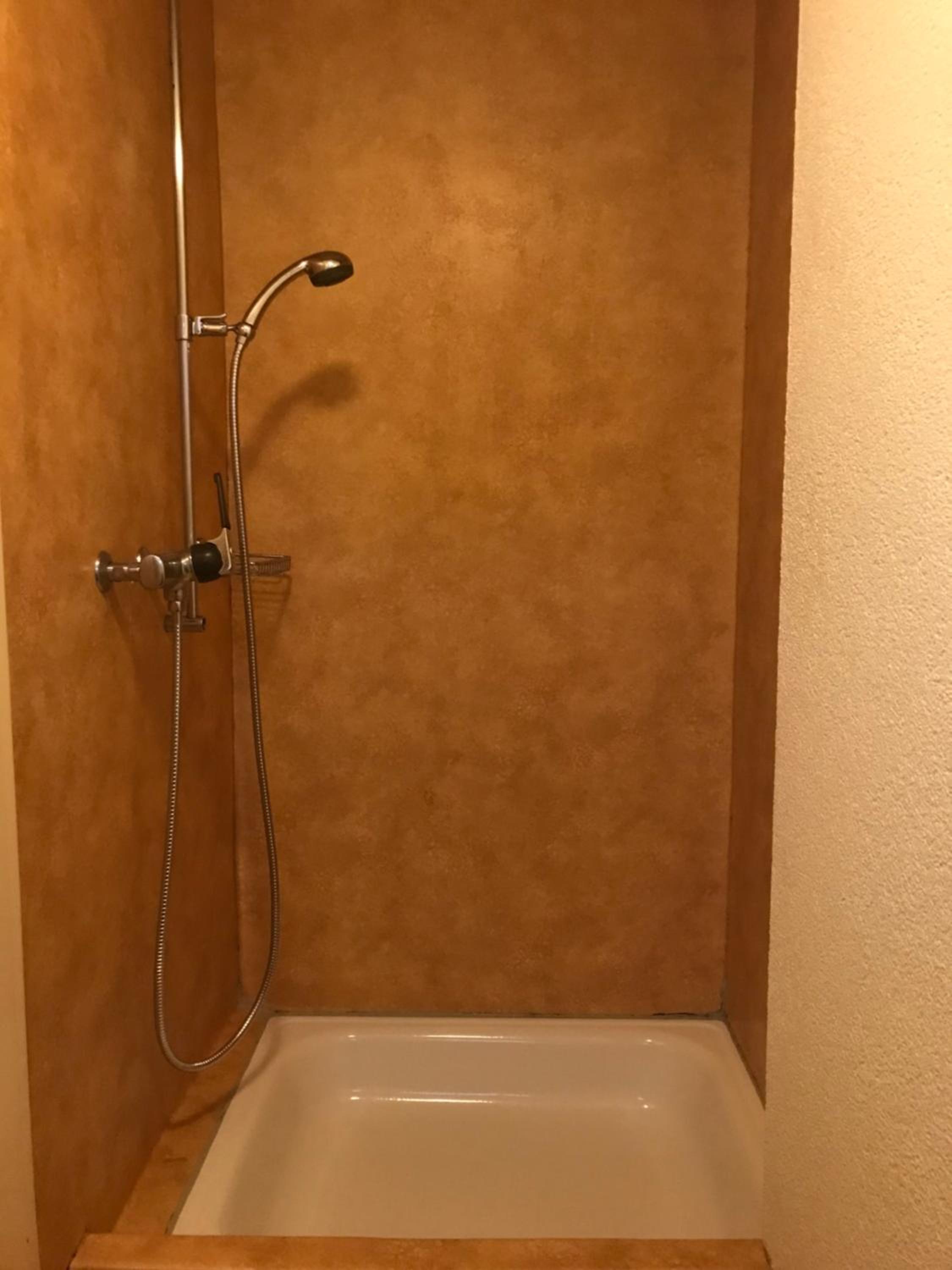 Simple Flat 64m2 Center private Parking SMALL BATHROOM