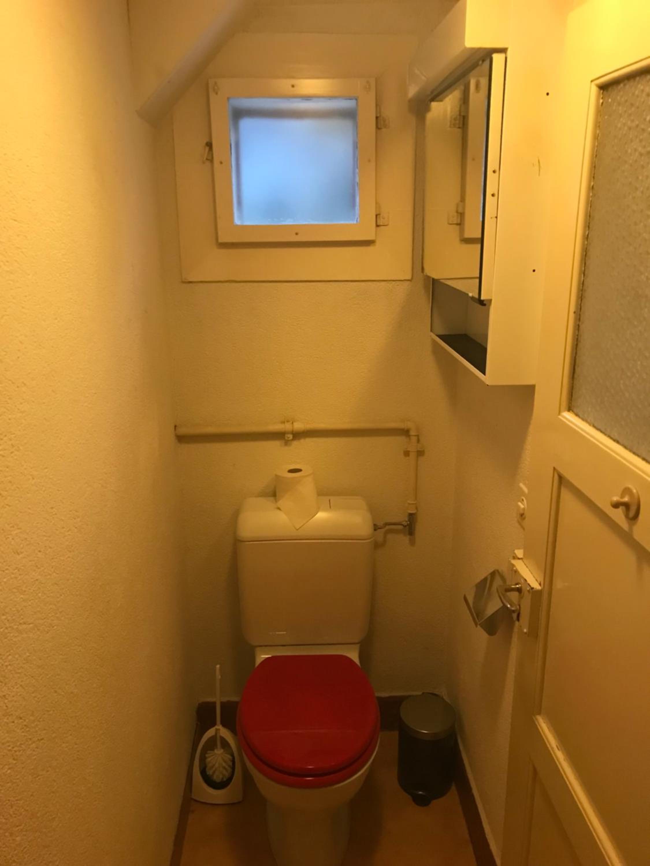 Simple Flat 64m2 Center private Parking SMALL BATHROOM