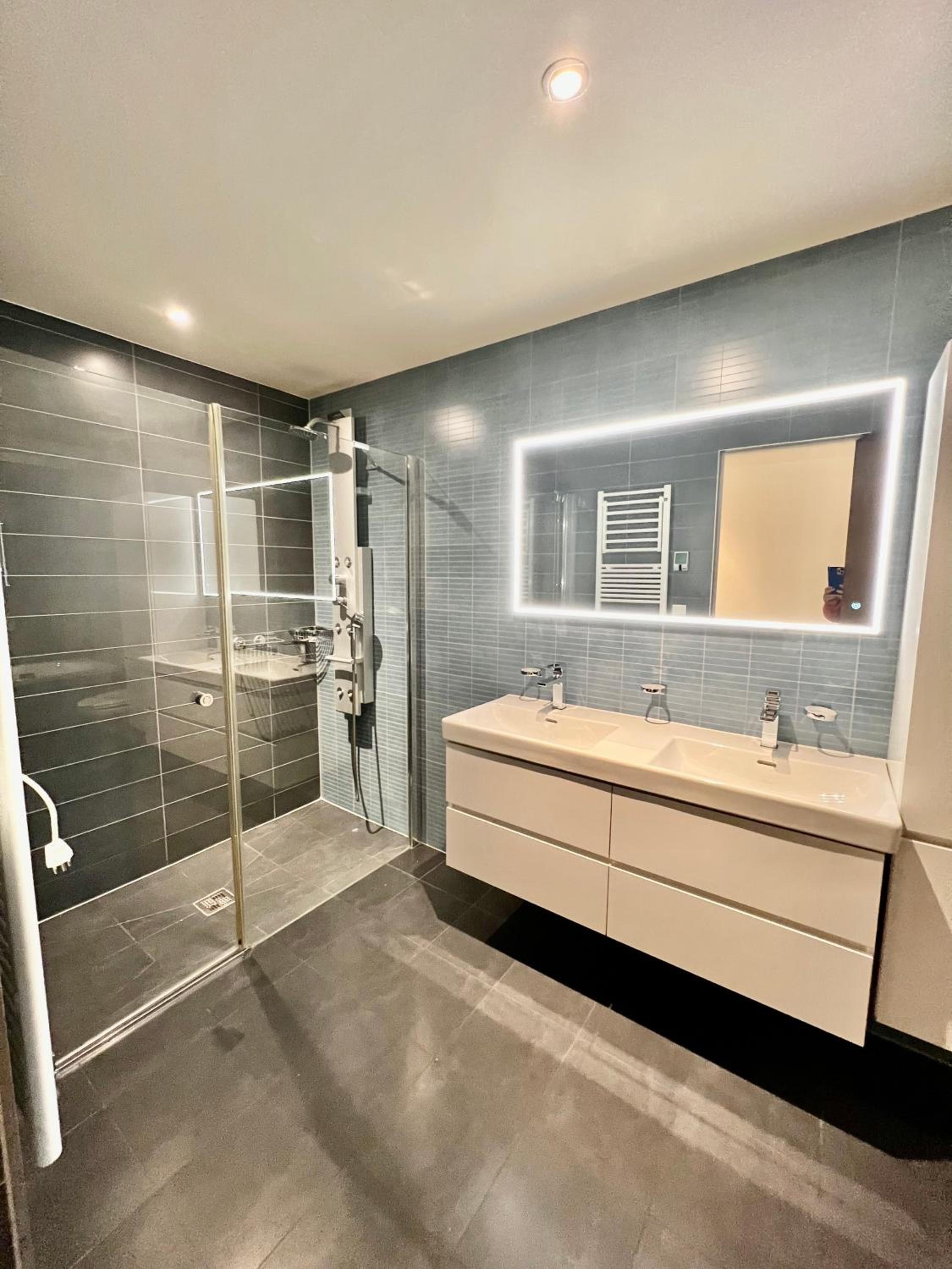 Spa luxury app for 2 or 4 pers centre lac view