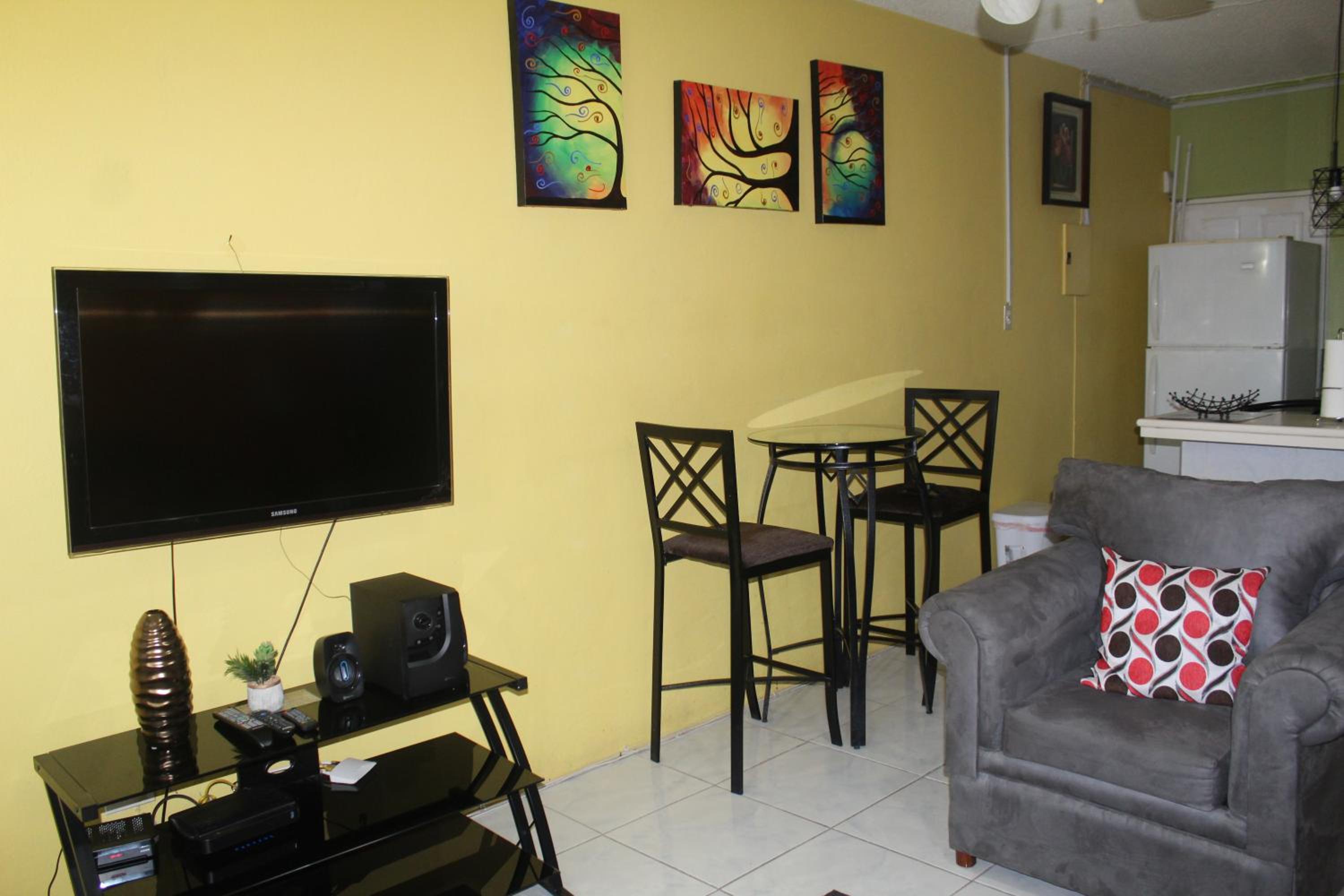 Elegant & Stylish 2BR New Kingston view 5