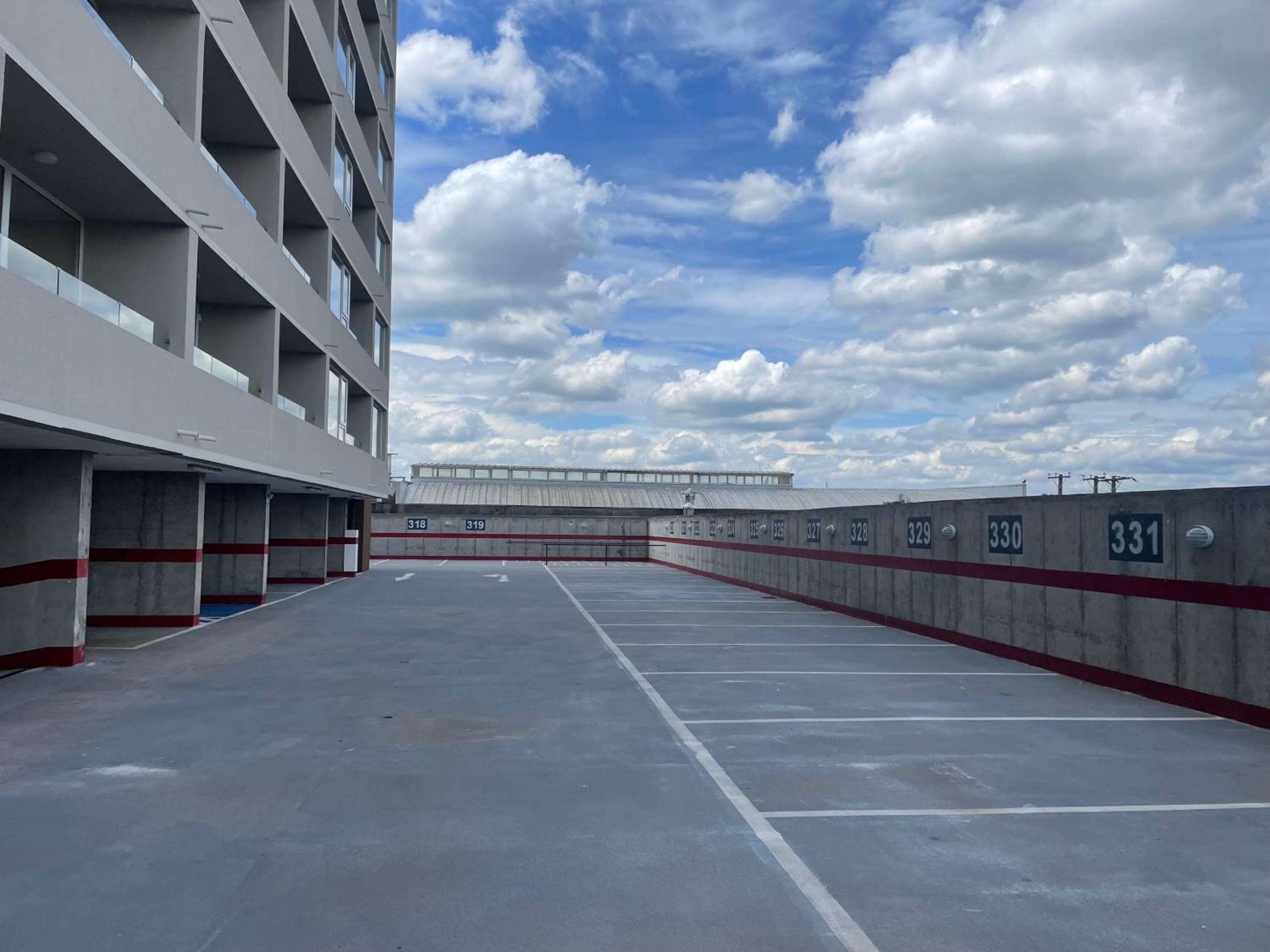 Depto central, parking, moderno