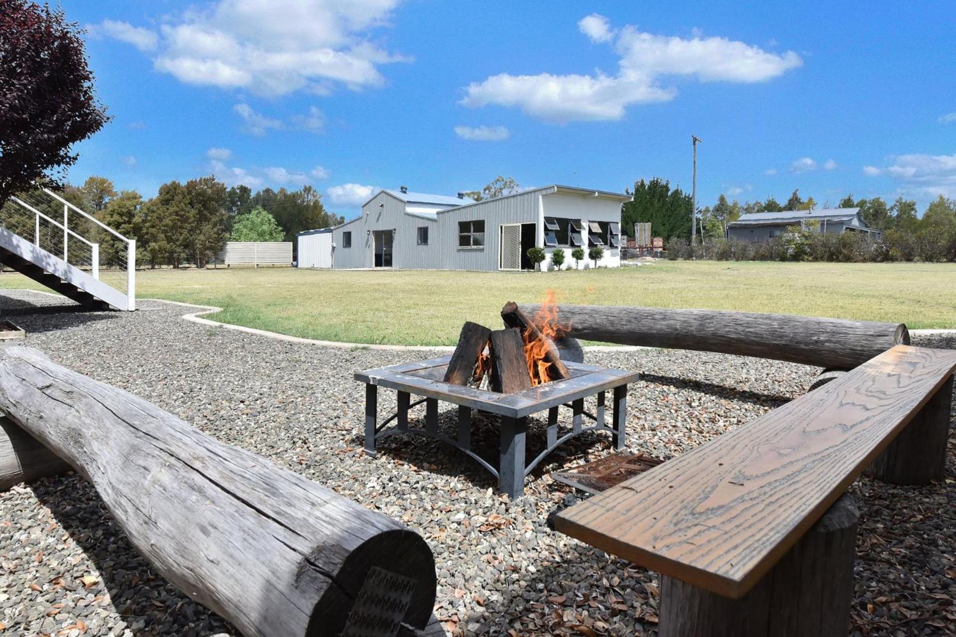 Kulang Retreat in charming Broke with Large Swim Spa and games room suits up to 14 guests