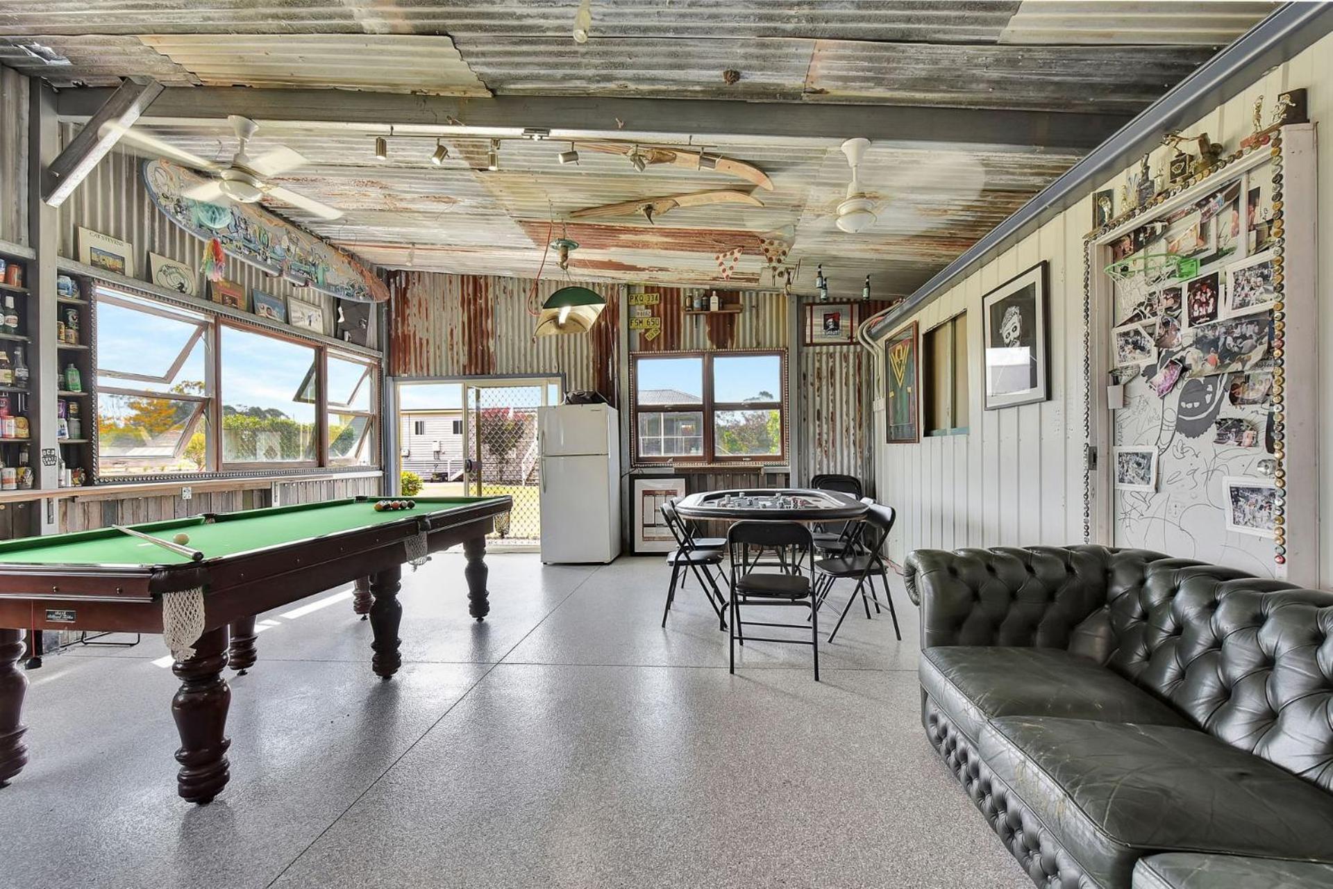 Kulang Lodge in charming Broke with Large Swim Spa and games room suits up to 8 guests