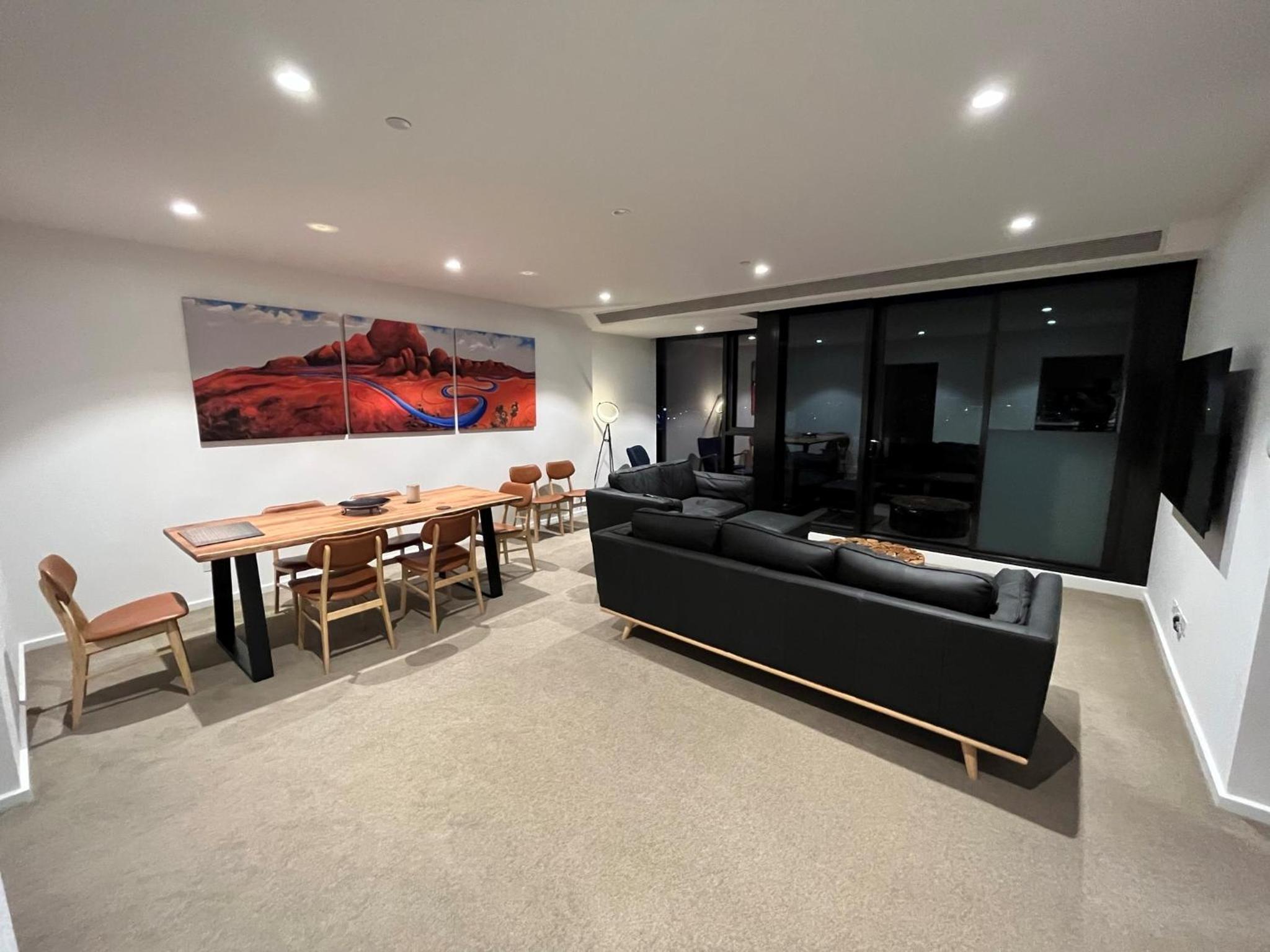 Modern 3 Bedroom Apartment with Amazing Views