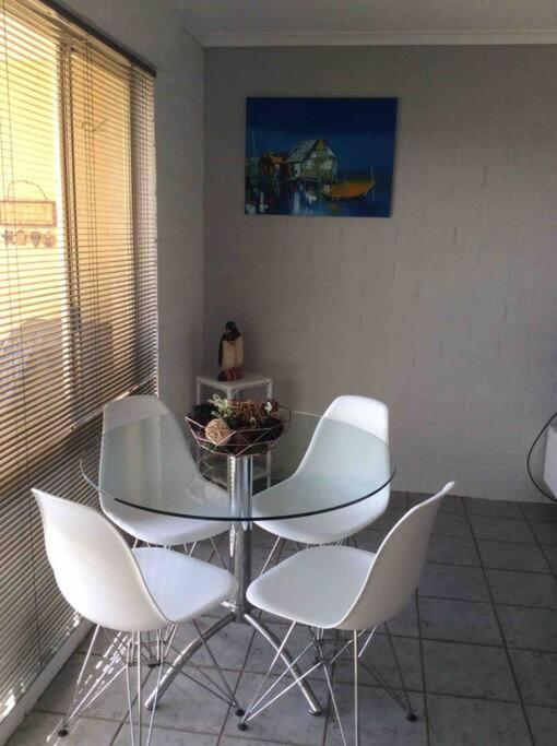 Totally Beachin! - walking distance to the beach