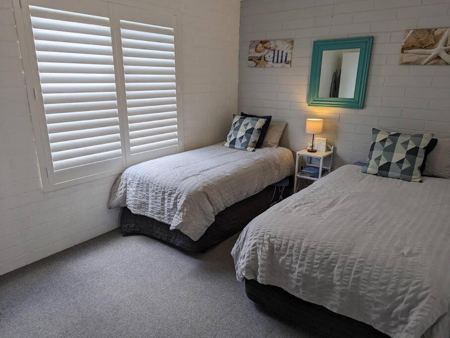 Totally Beachin! - walking distance to the beach