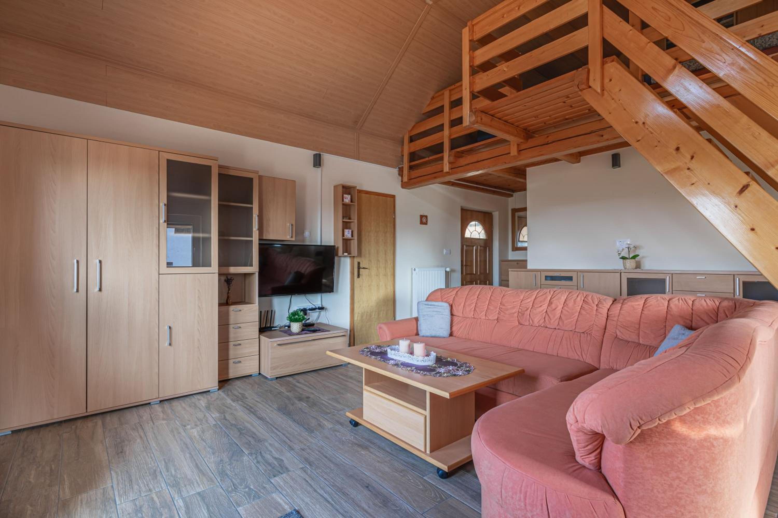 Vineyard Cottage Urban - Happy Rentals view 4