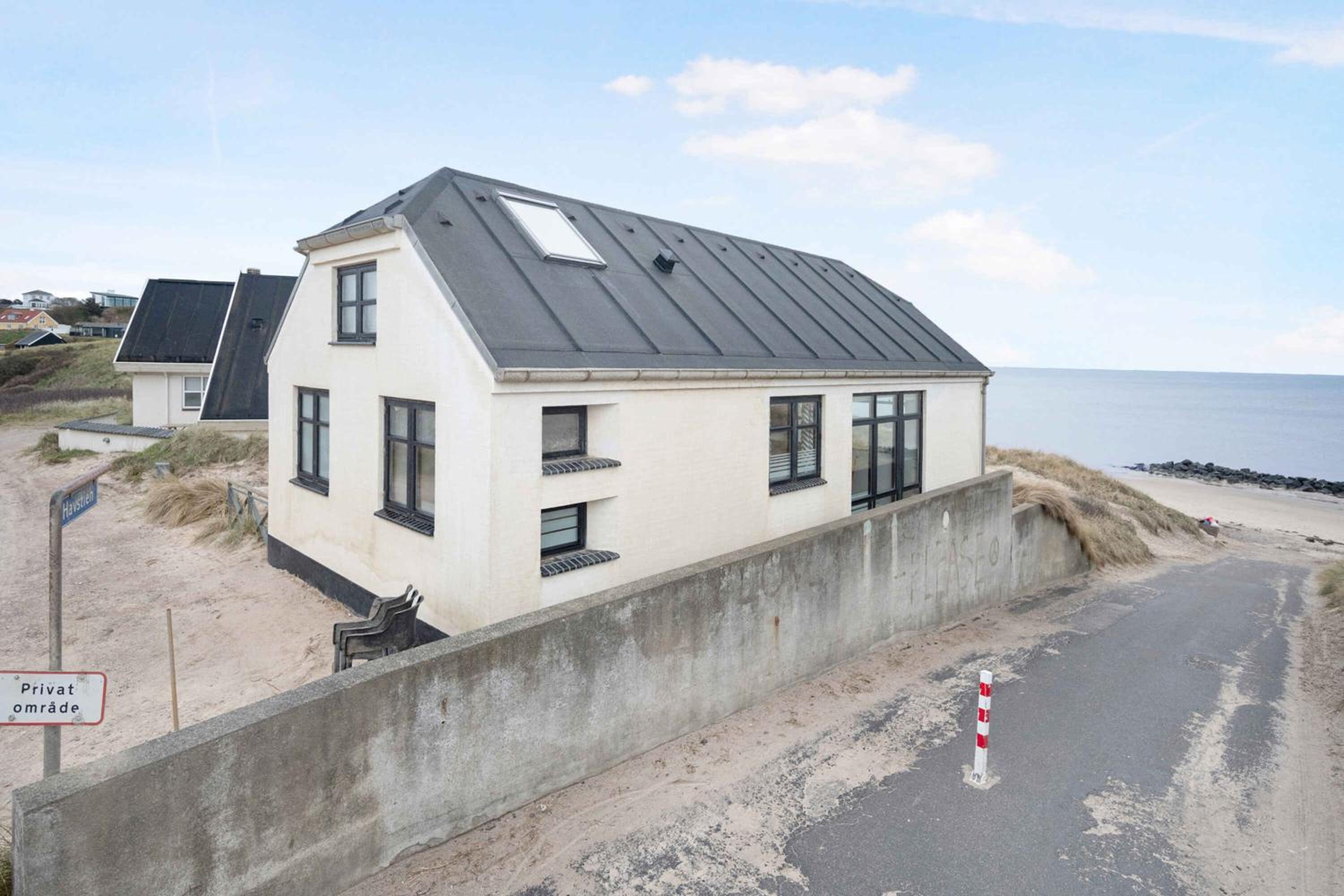 Beachfront Cottage With Panoramic View