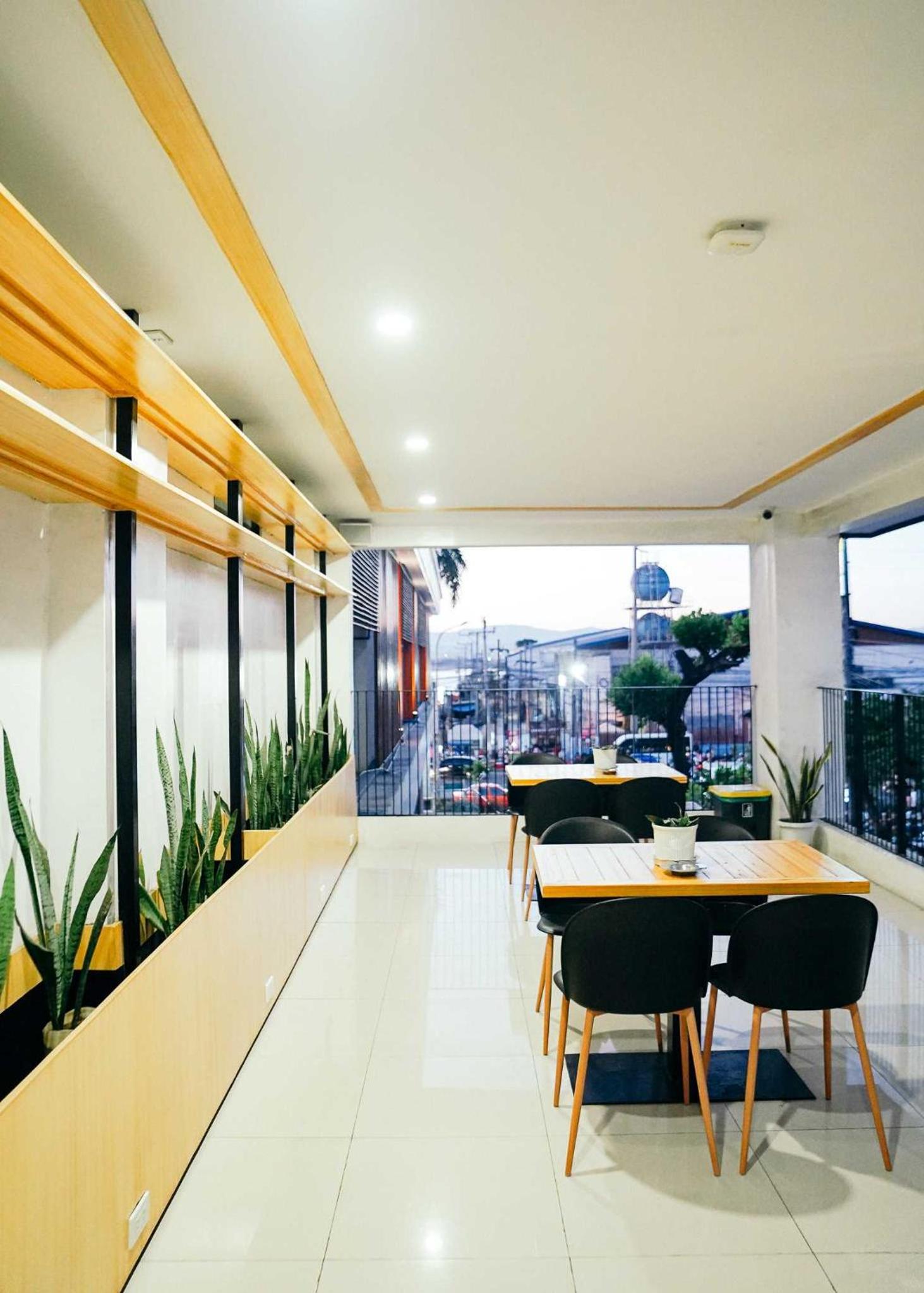 Travelbee Airport Inn