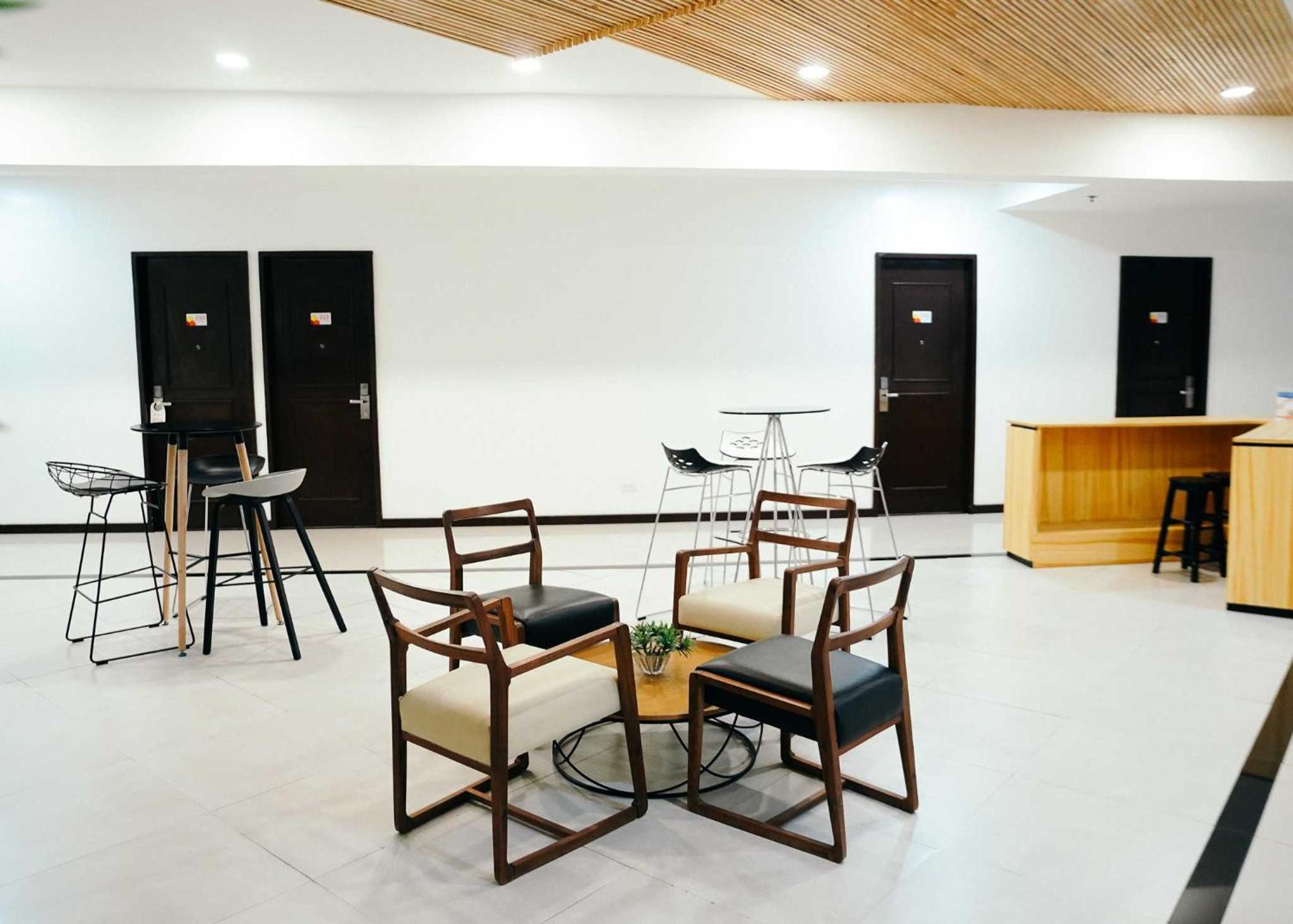 Travelbee Airport Inn
