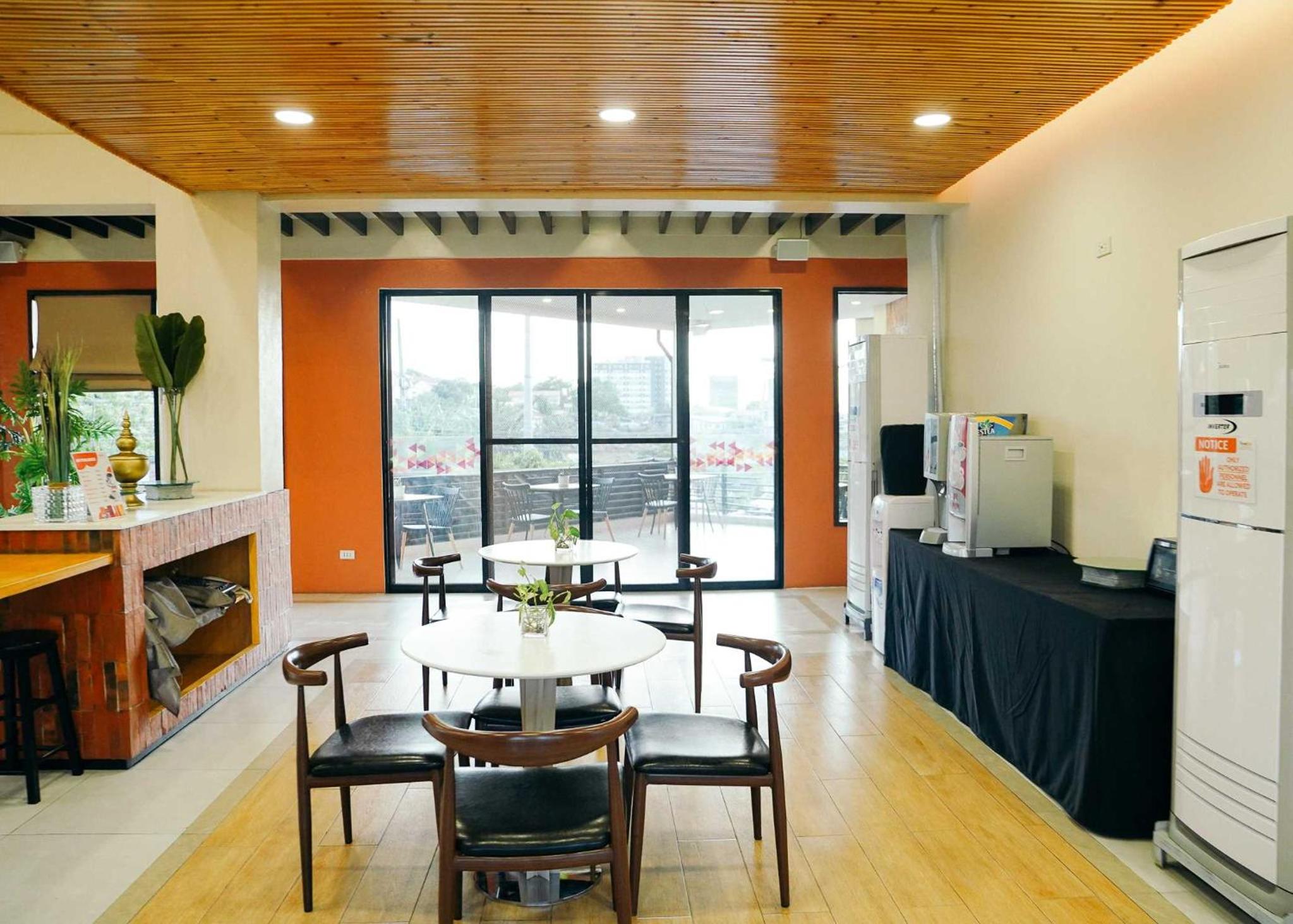 Travelbee Airport Inn