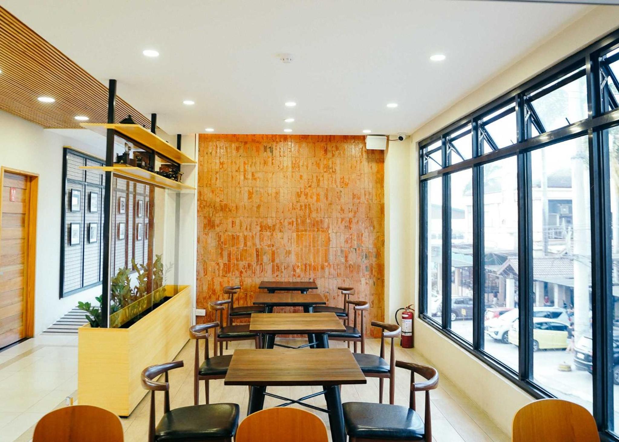 Travelbee Airport Inn