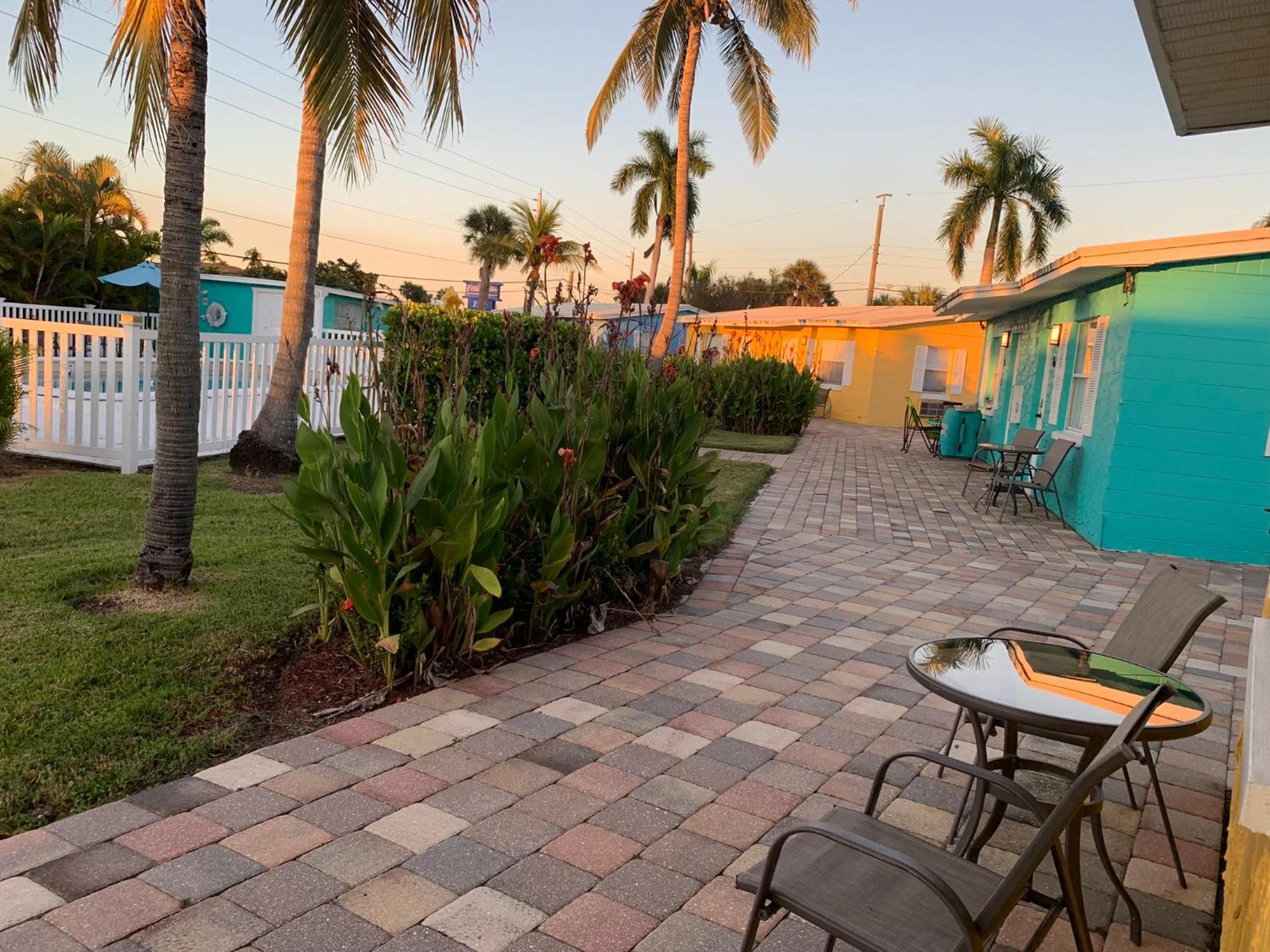 Poolside King Cottage with Kitchen - 10 Minutes to Beach! view 2