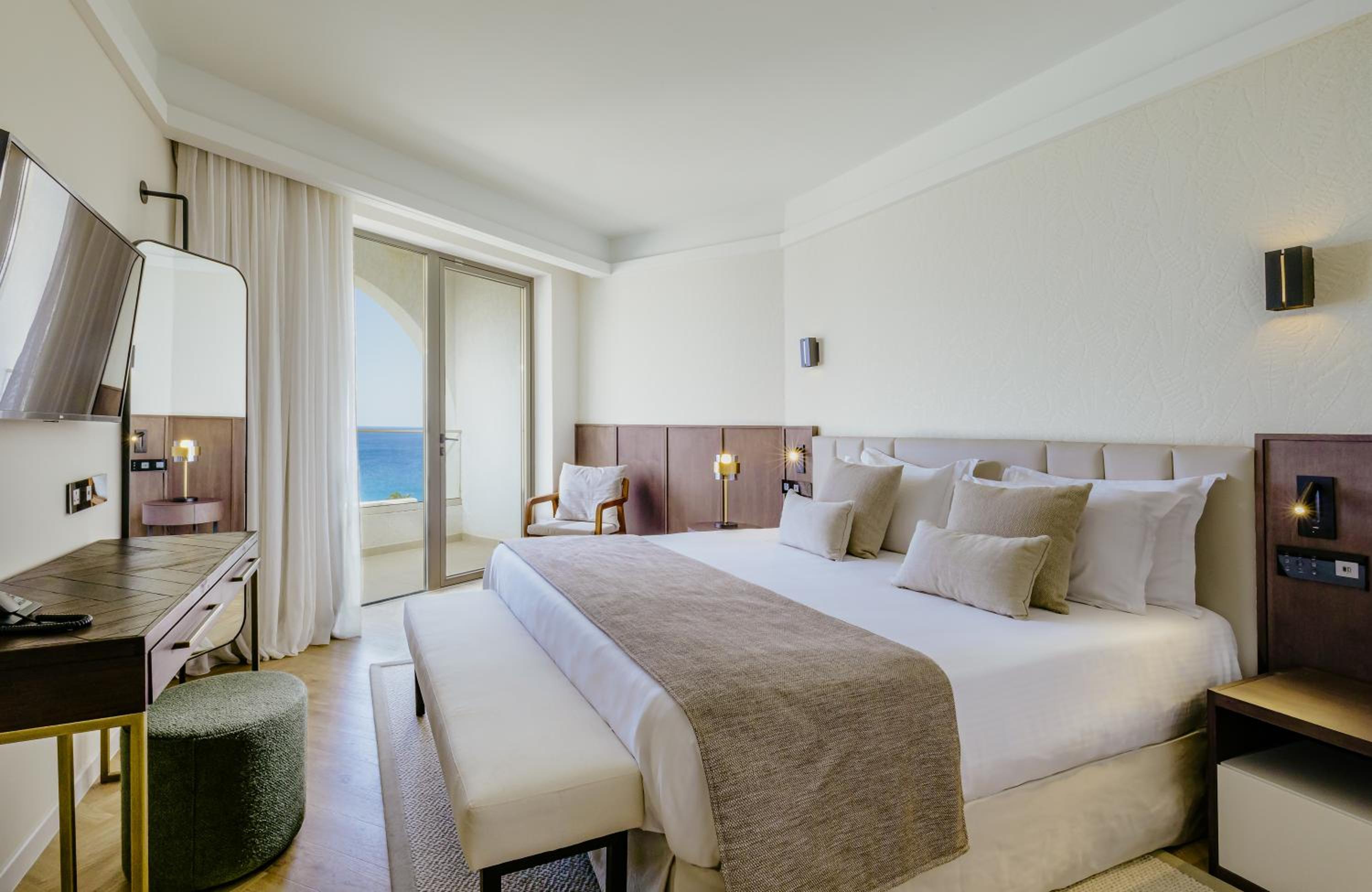 Golden Coast Beach Hotel — photo 19