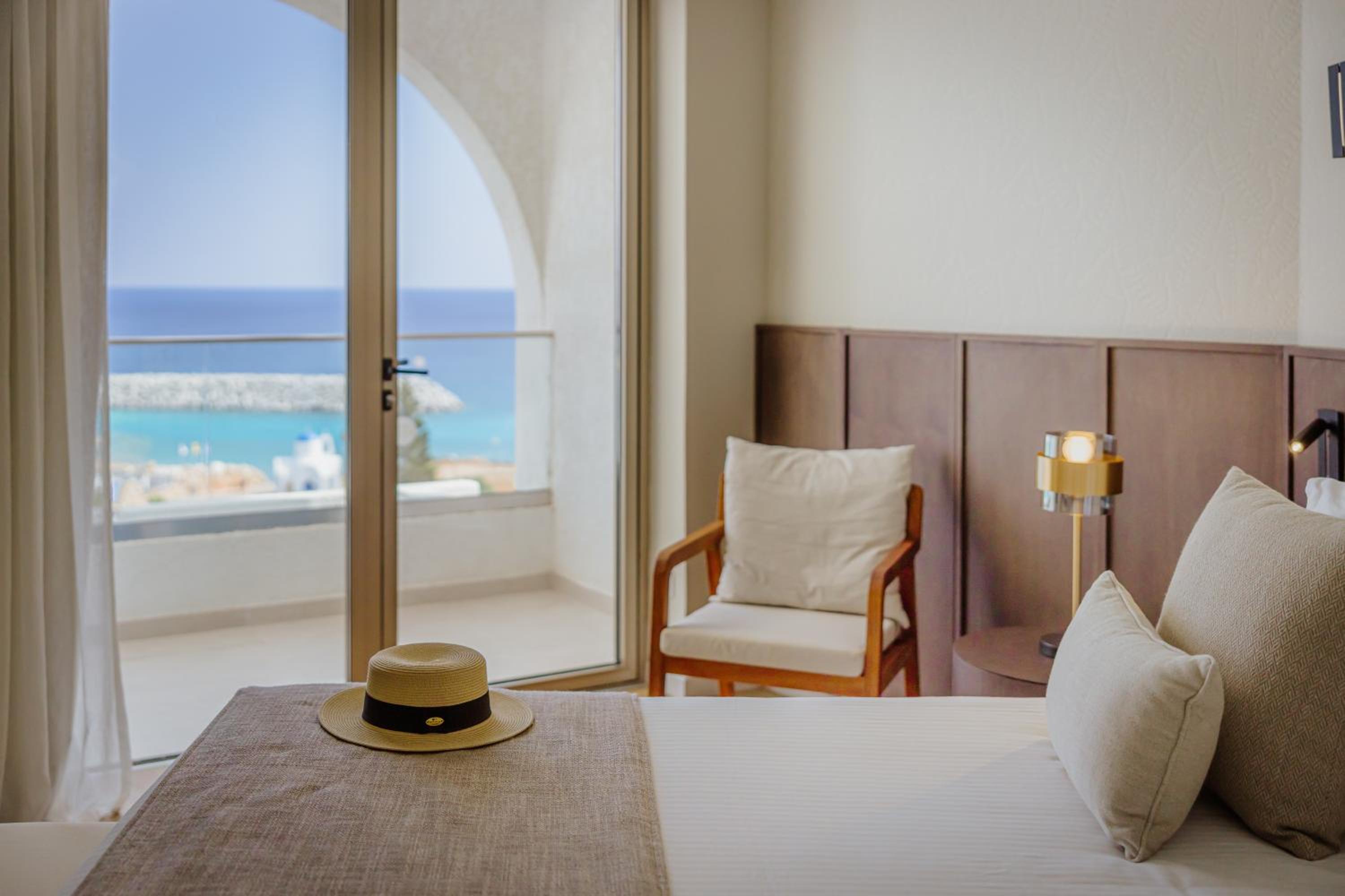 Golden Coast Beach Hotel — photo 32
