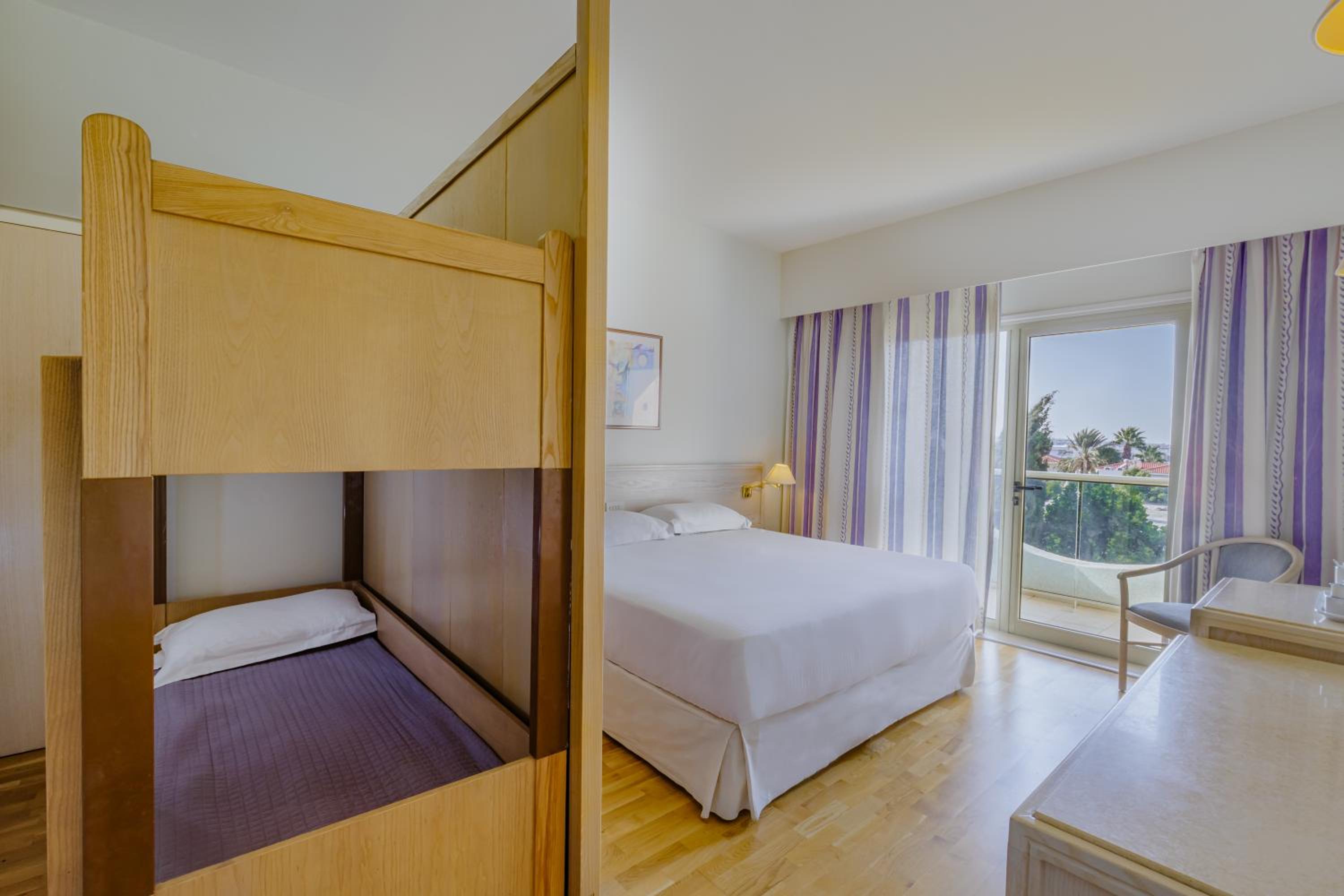 Golden Coast Beach Hotel — photo 62