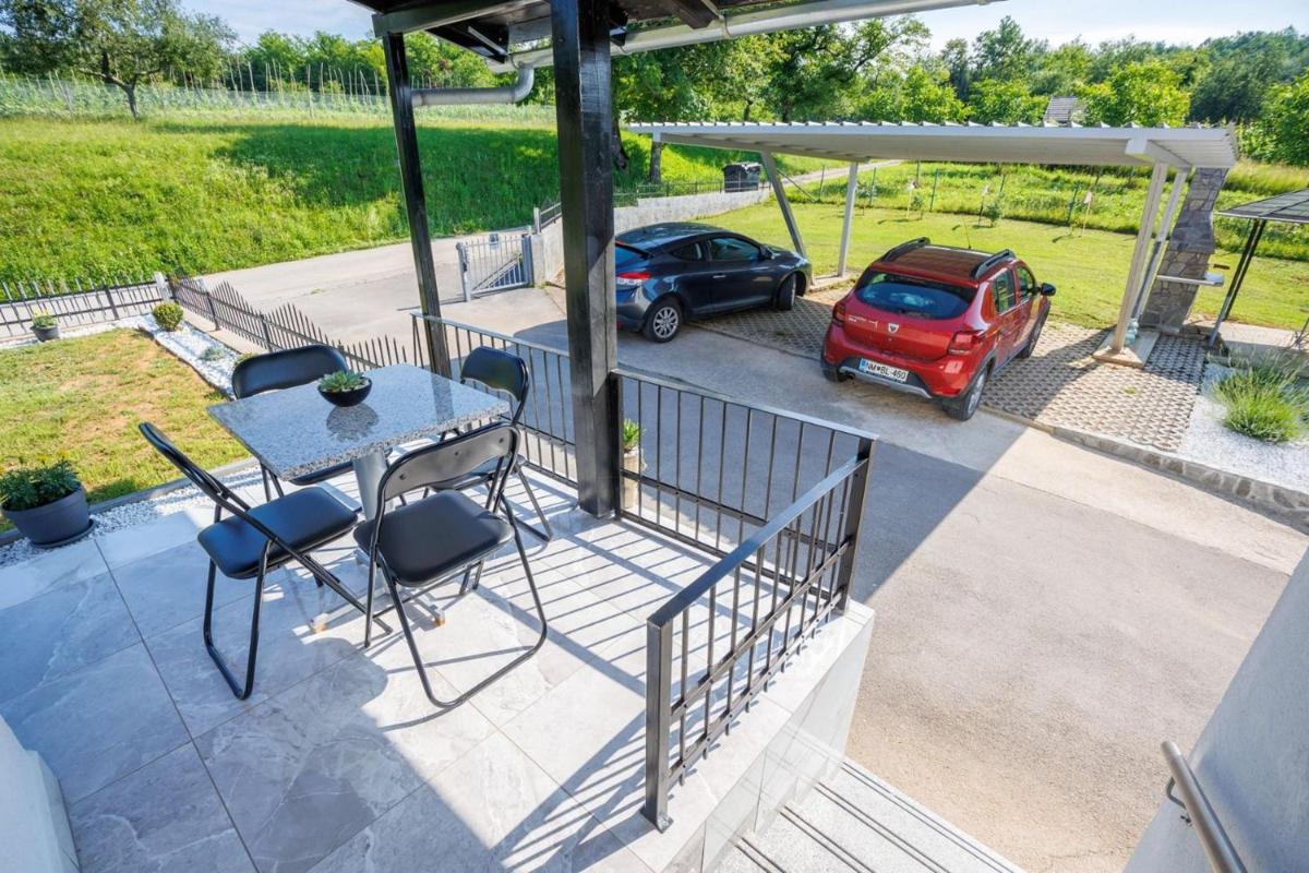 The Spring of Lahinja Apartment - Happy Rentals view 2
