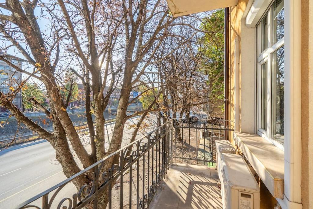 Stylish Stay - 2BDR, 2BTHR+ Free Parking