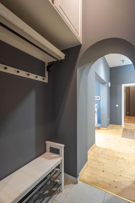 Stylish Stay - 2BDR, 2BTHR+ Free Parking