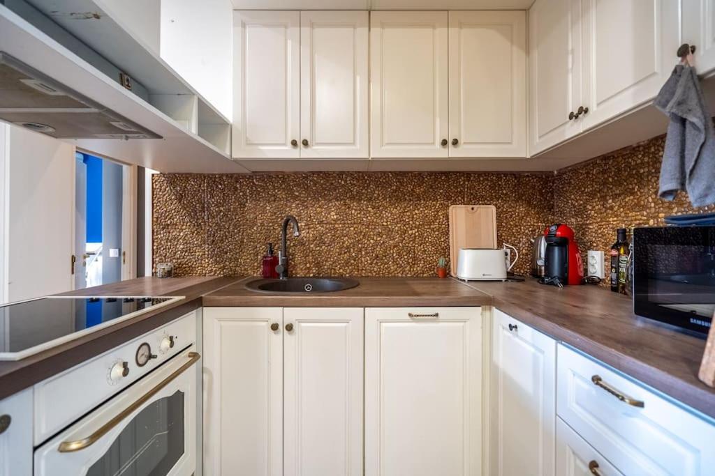 Stylish Stay - 2BDR, 2BTHR+ Free Parking