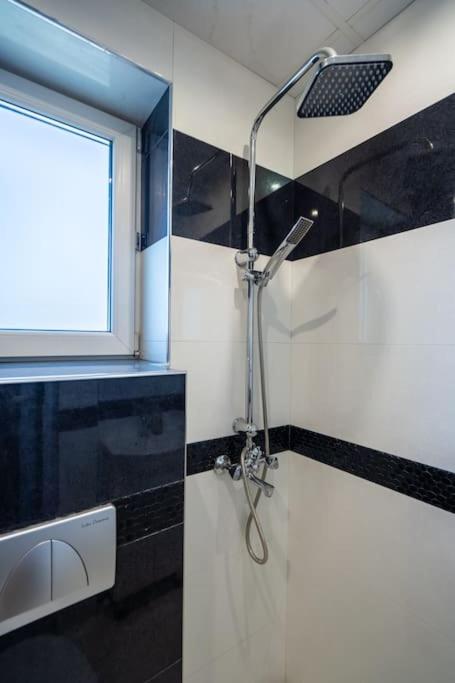Stylish Stay - 2BDR, 2BTHR+ Free Parking