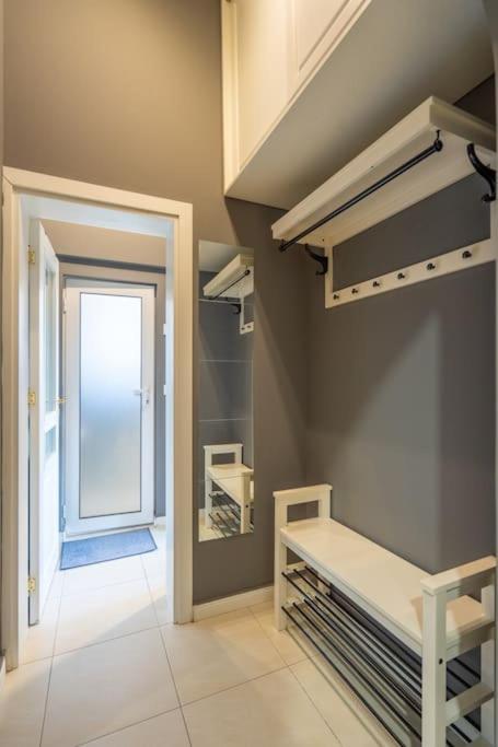 Stylish Stay - 2BDR, 2BTHR+ Free Parking