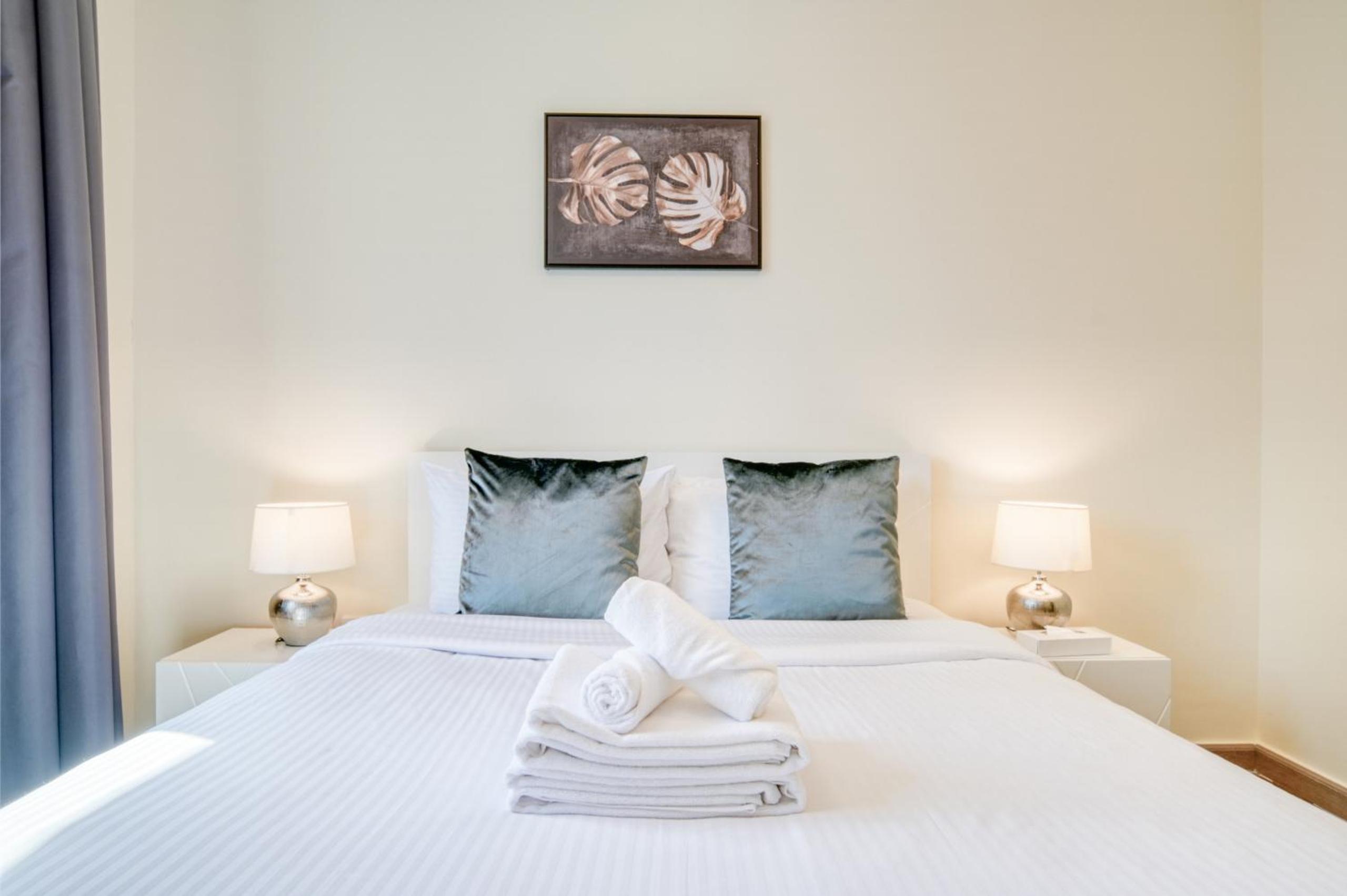 Burj Residence 1, Downtown Dubai - Mint Stay