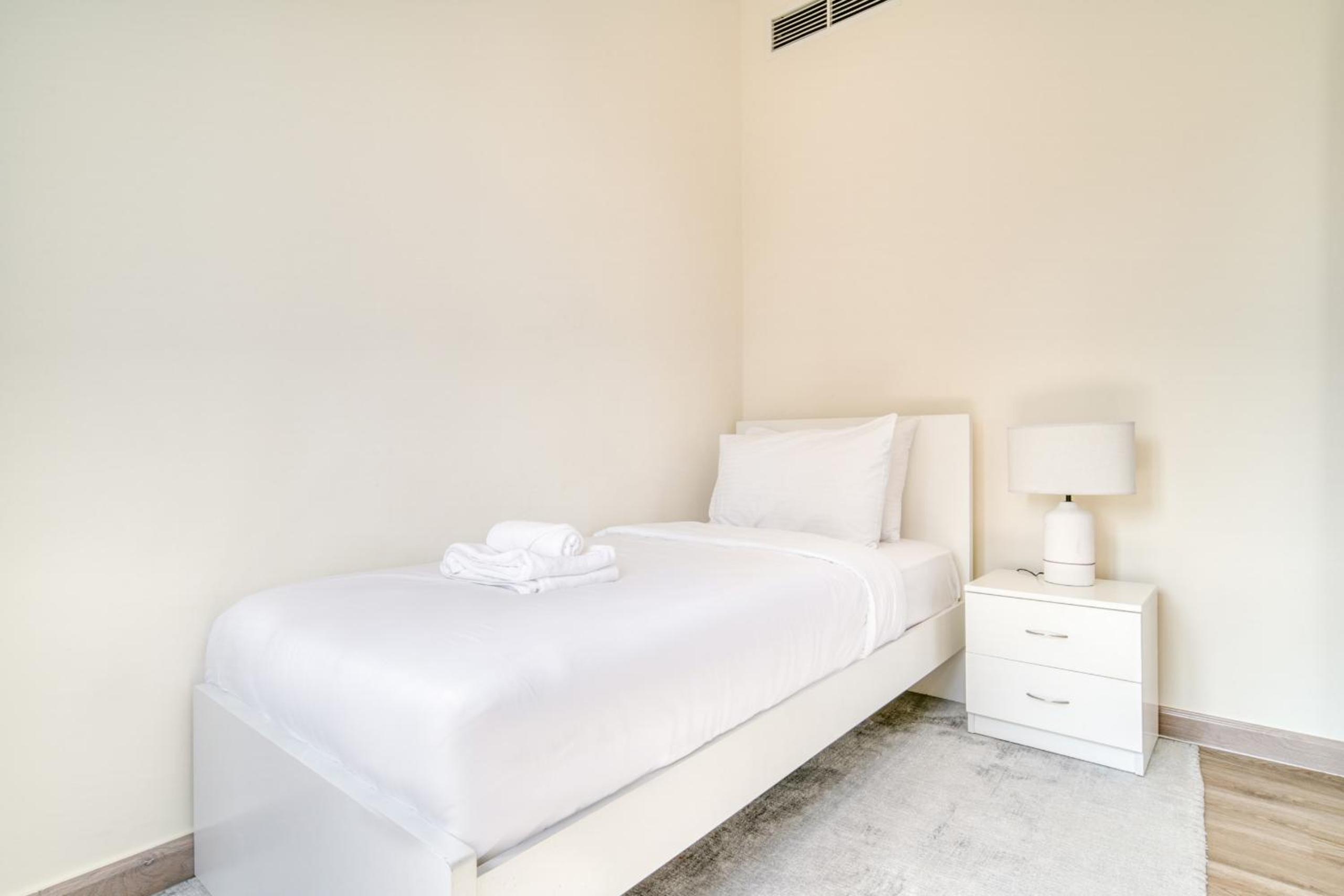 Burj Residence 1, Downtown Dubai - Mint Stay