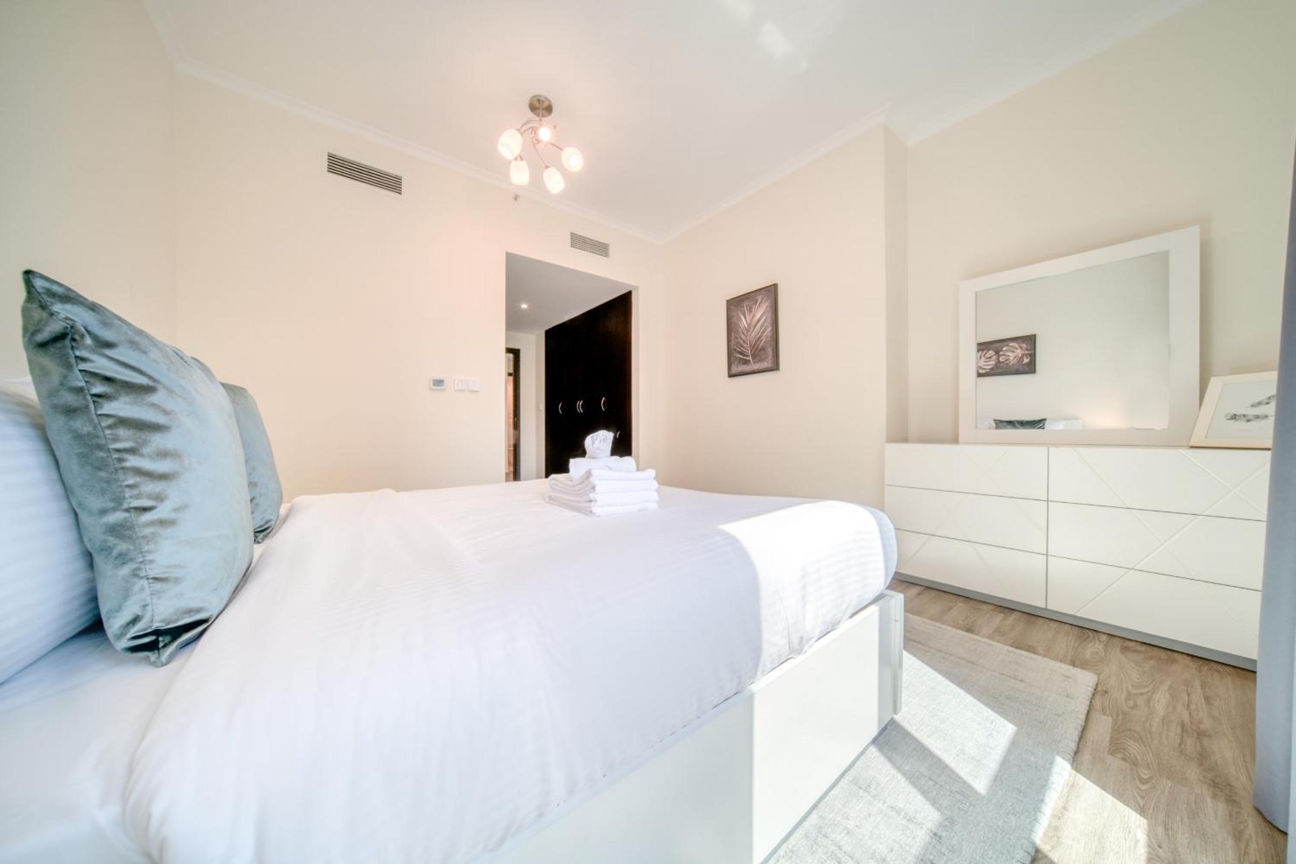 Burj Residence 1, Downtown Dubai - Mint Stay