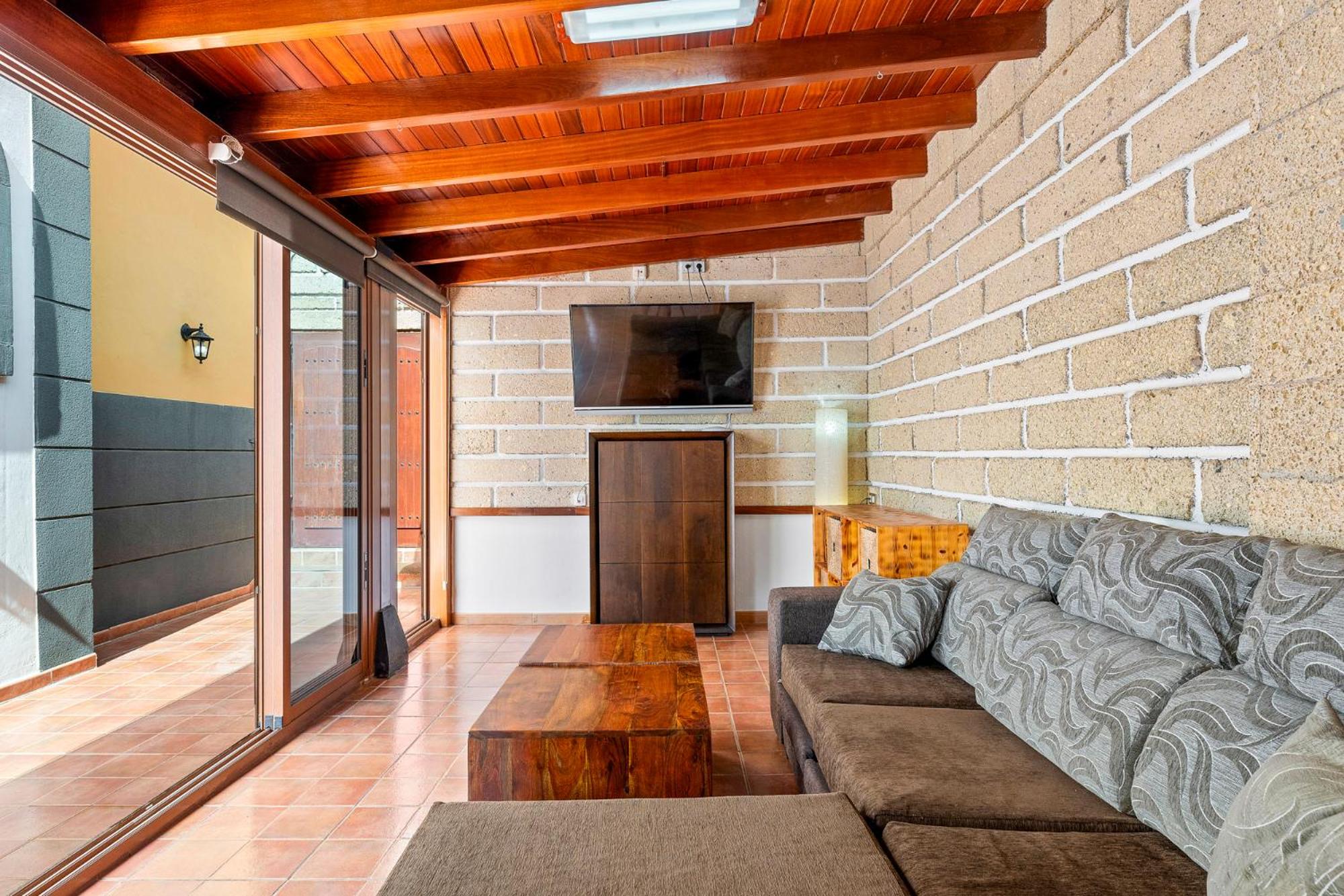 MEDANO4YOU The Guachinche House