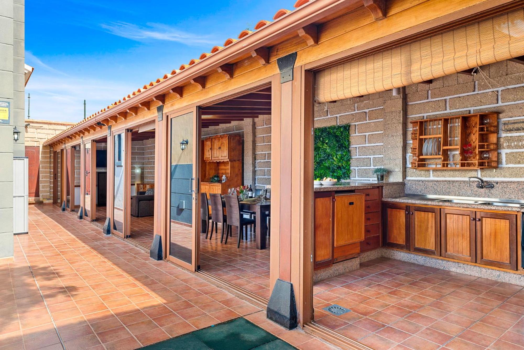 MEDANO4YOU The Guachinche House