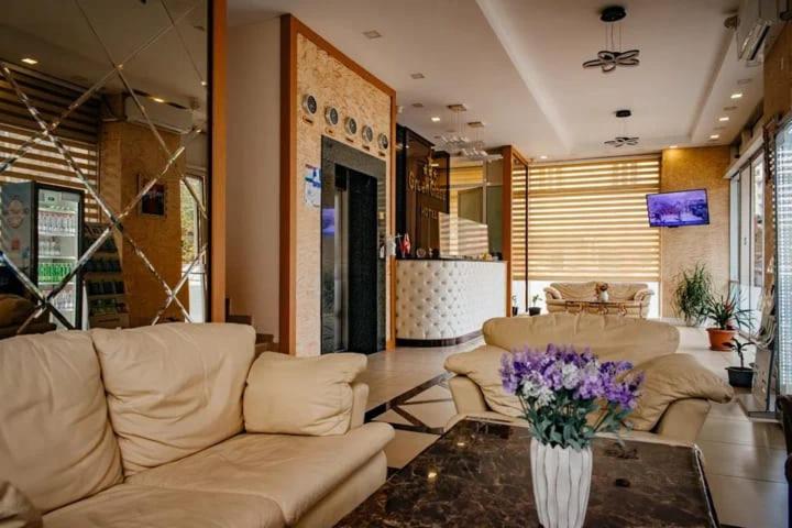Leo Group Amazing Studio with twin bed view 2