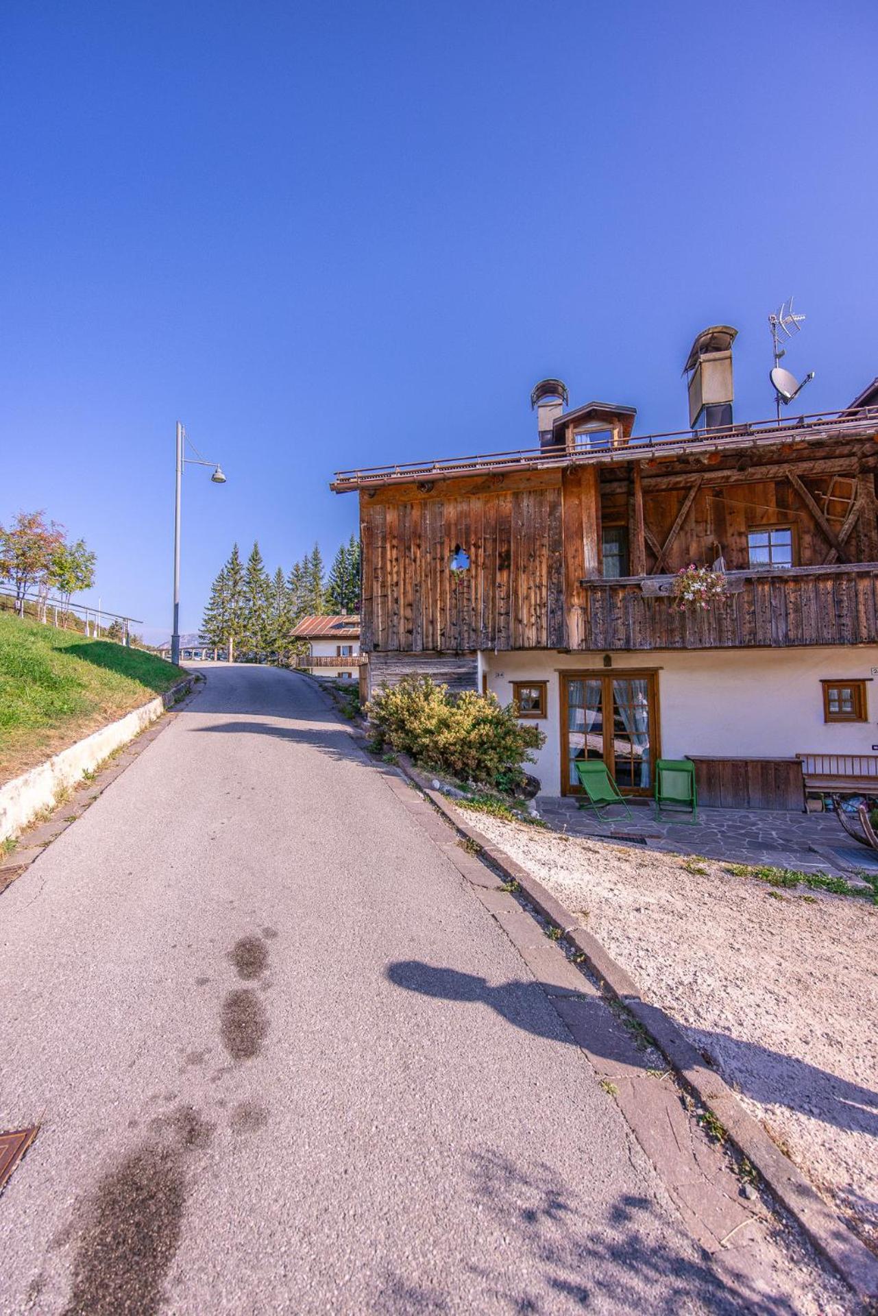 Casa Lacedel 2, on ski slopes view 2