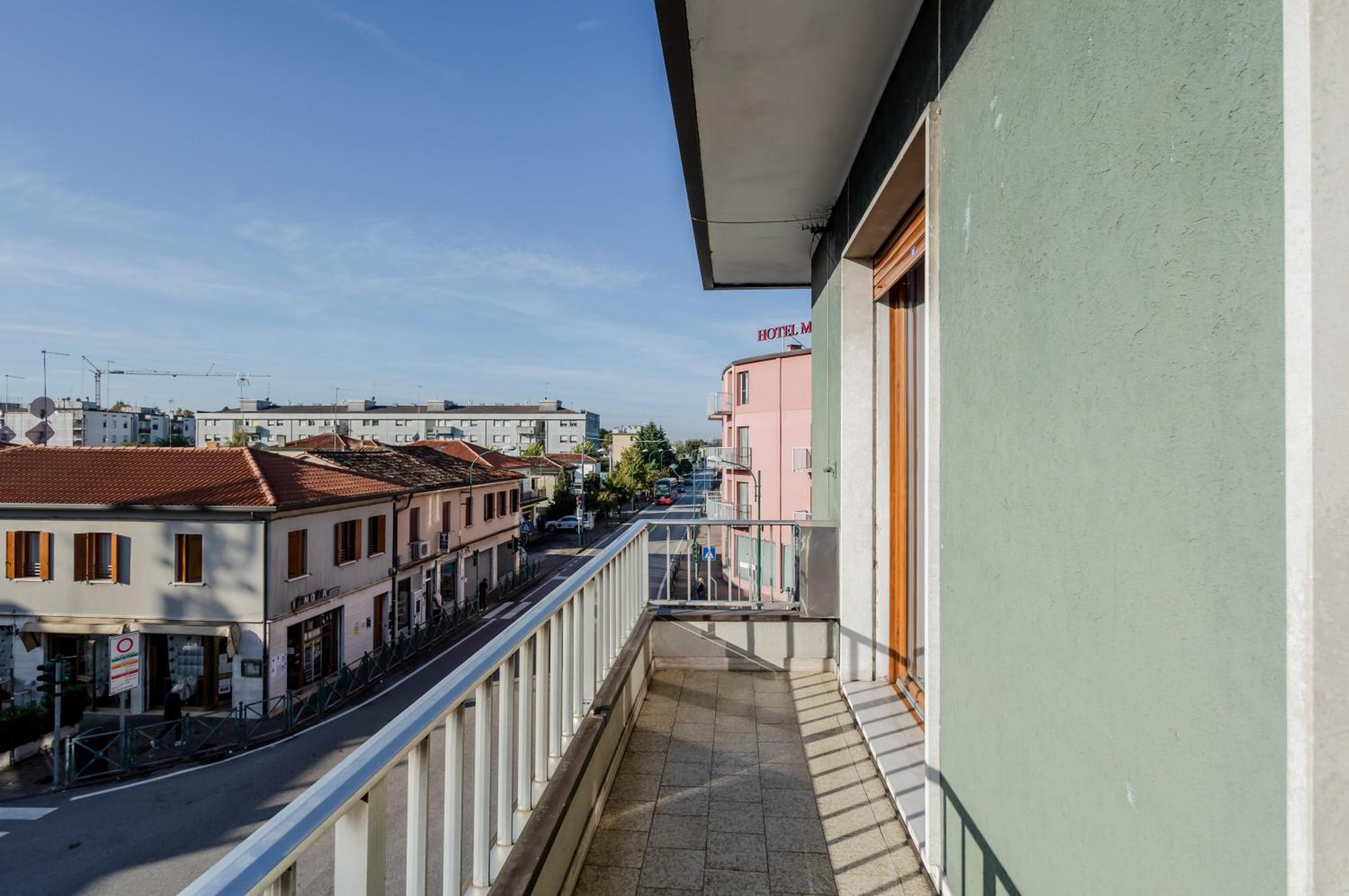 GuestHost - Zagar House-Venice Airport Close-by Apt W Parking view 2