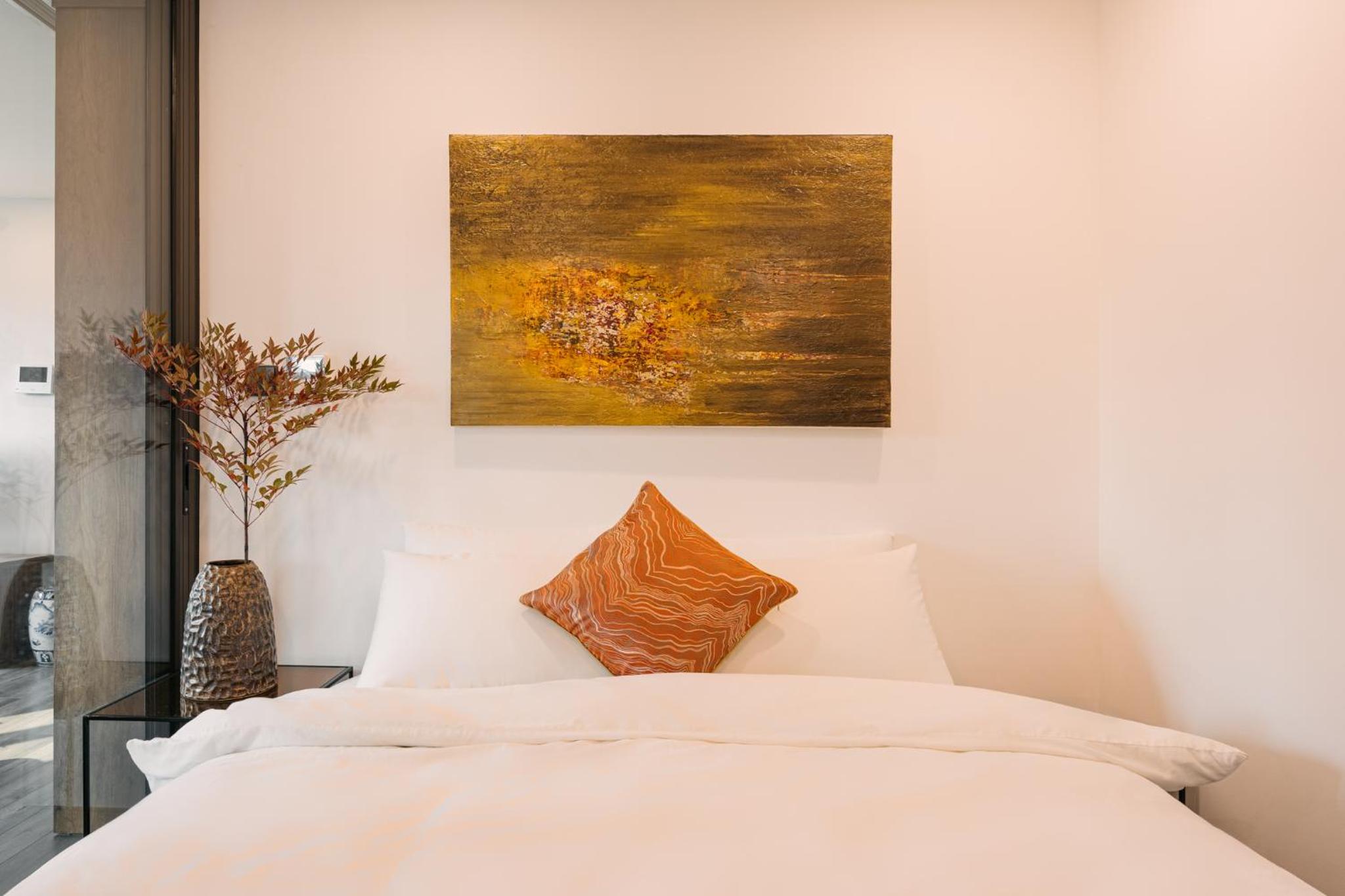 T Place Luxury Apartment Hoan Kiem Lake by SSens Homes