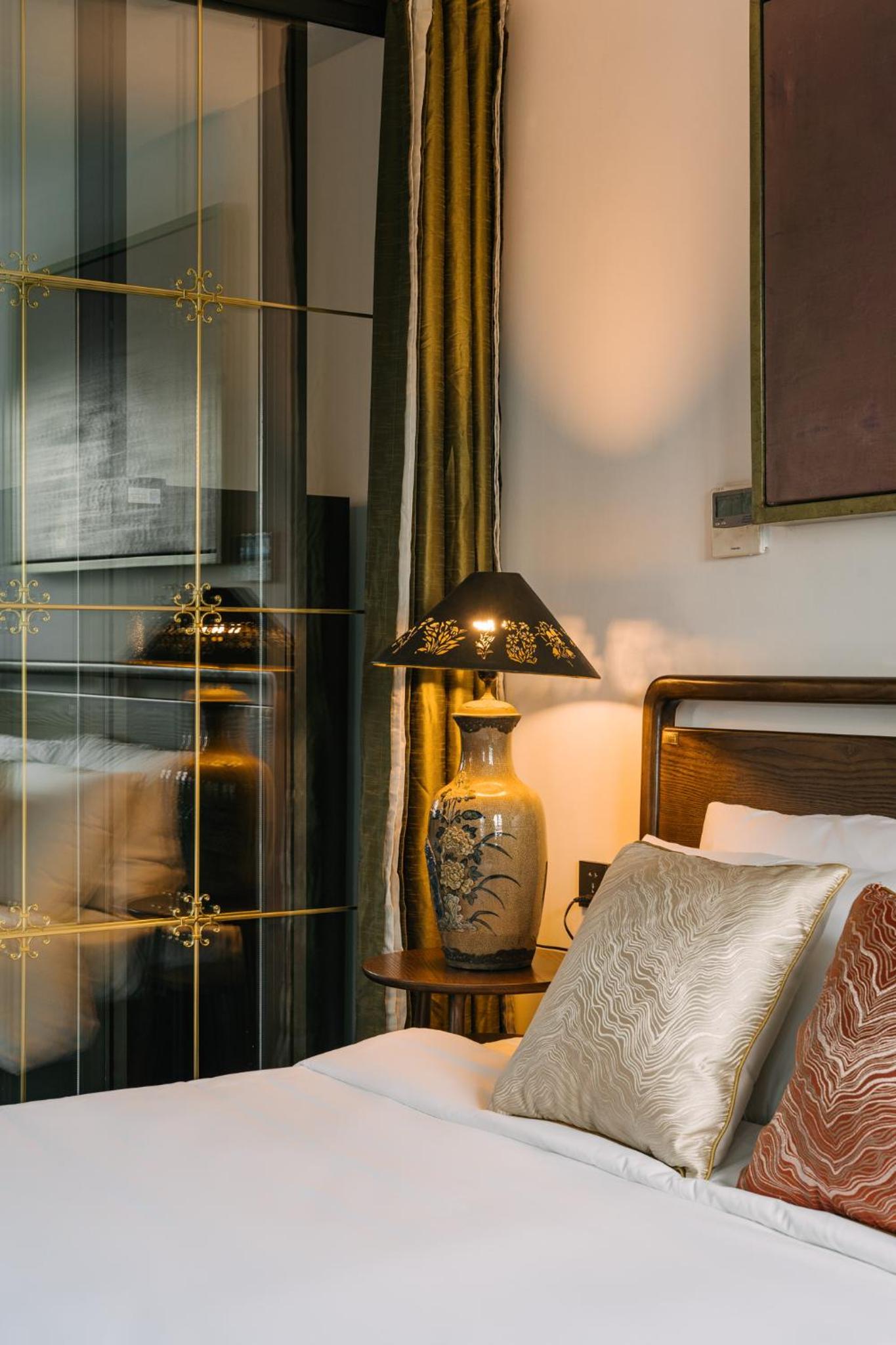 T Place Luxury Apartment Hoan Kiem Lake by SSens Homes