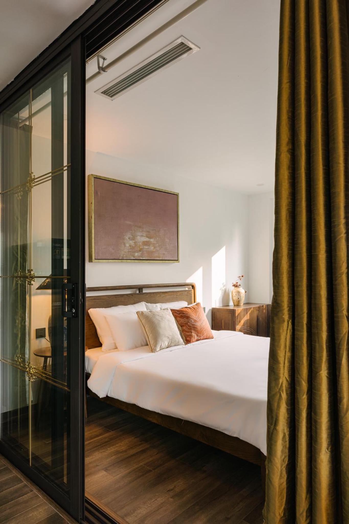 T Place Luxury Apartment Hoan Kiem Lake by SSens Homes