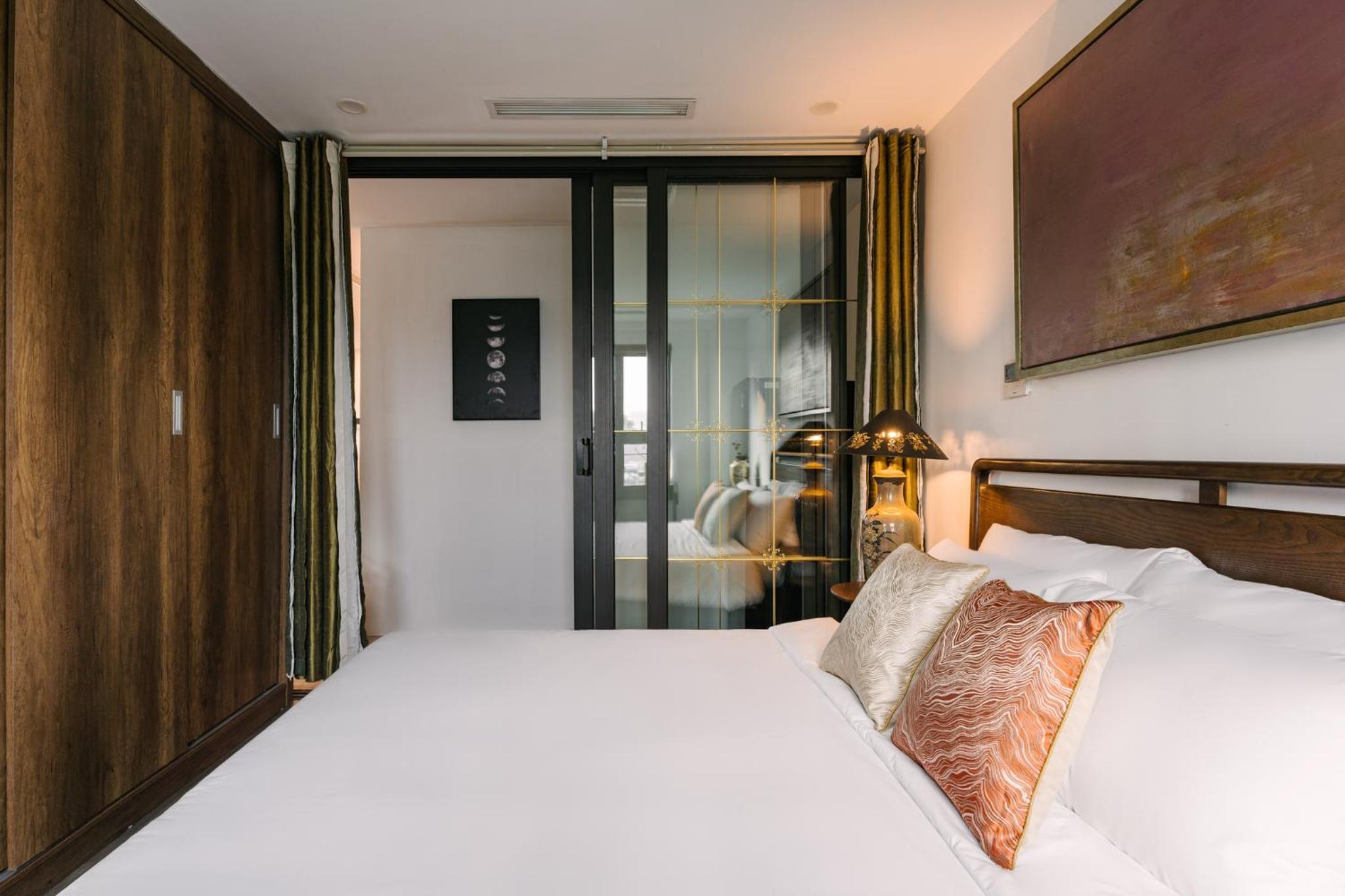 T Place Luxury Apartment Hoan Kiem Lake by SSens Homes