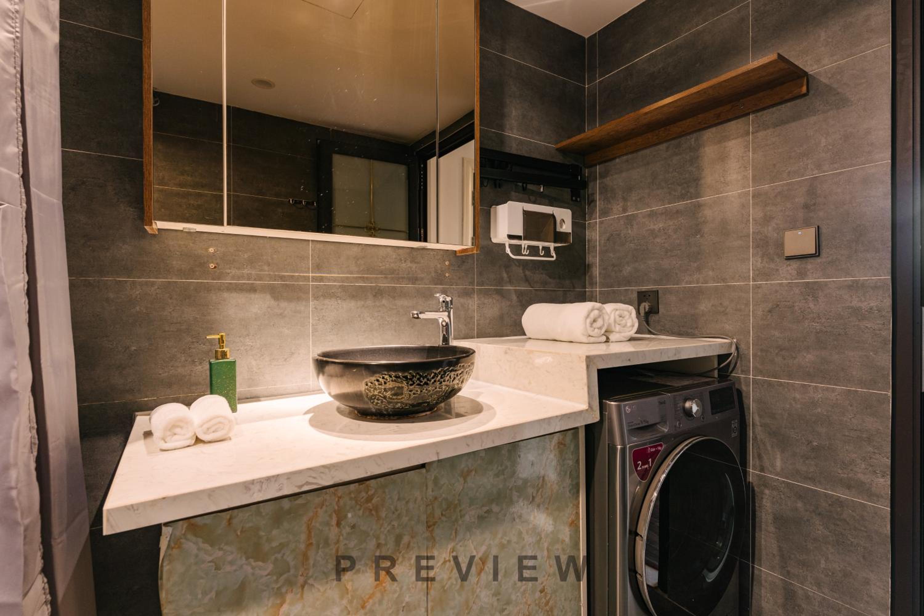 T Place Luxury Apartment Hoan Kiem Lake by SSens Homes