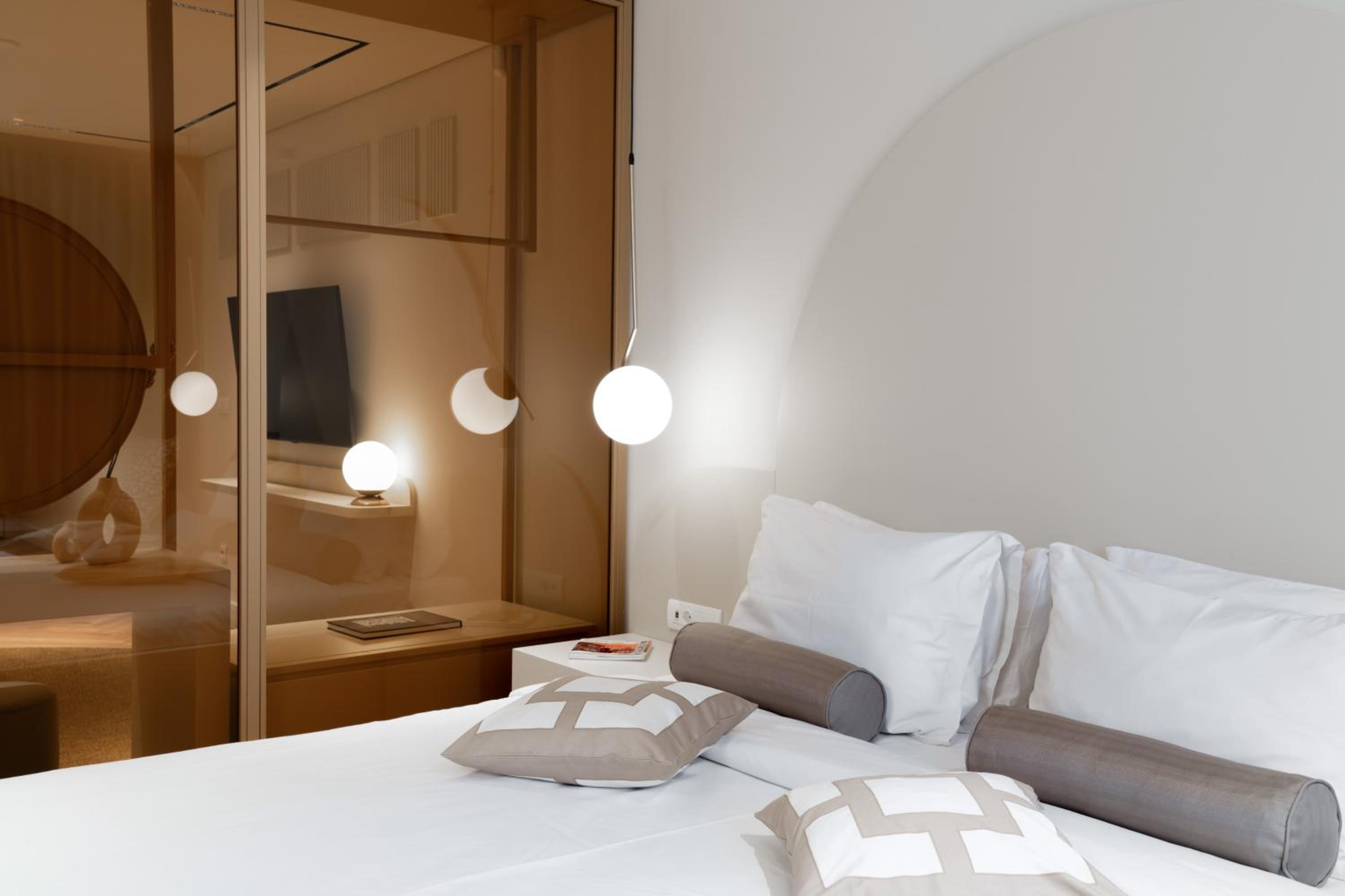 Dion Luxury Suites