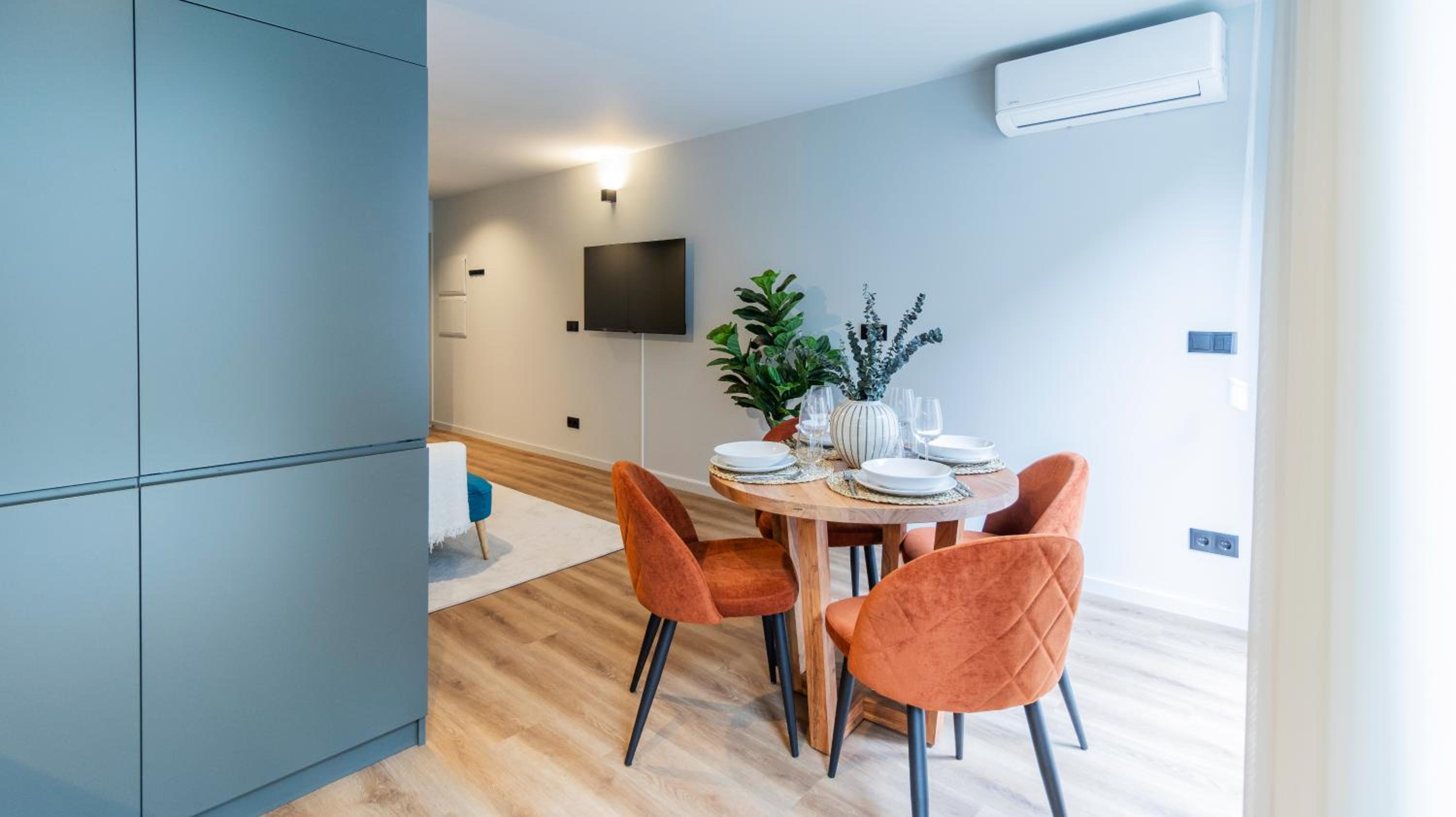 RUAH Apartments by LovelyStay