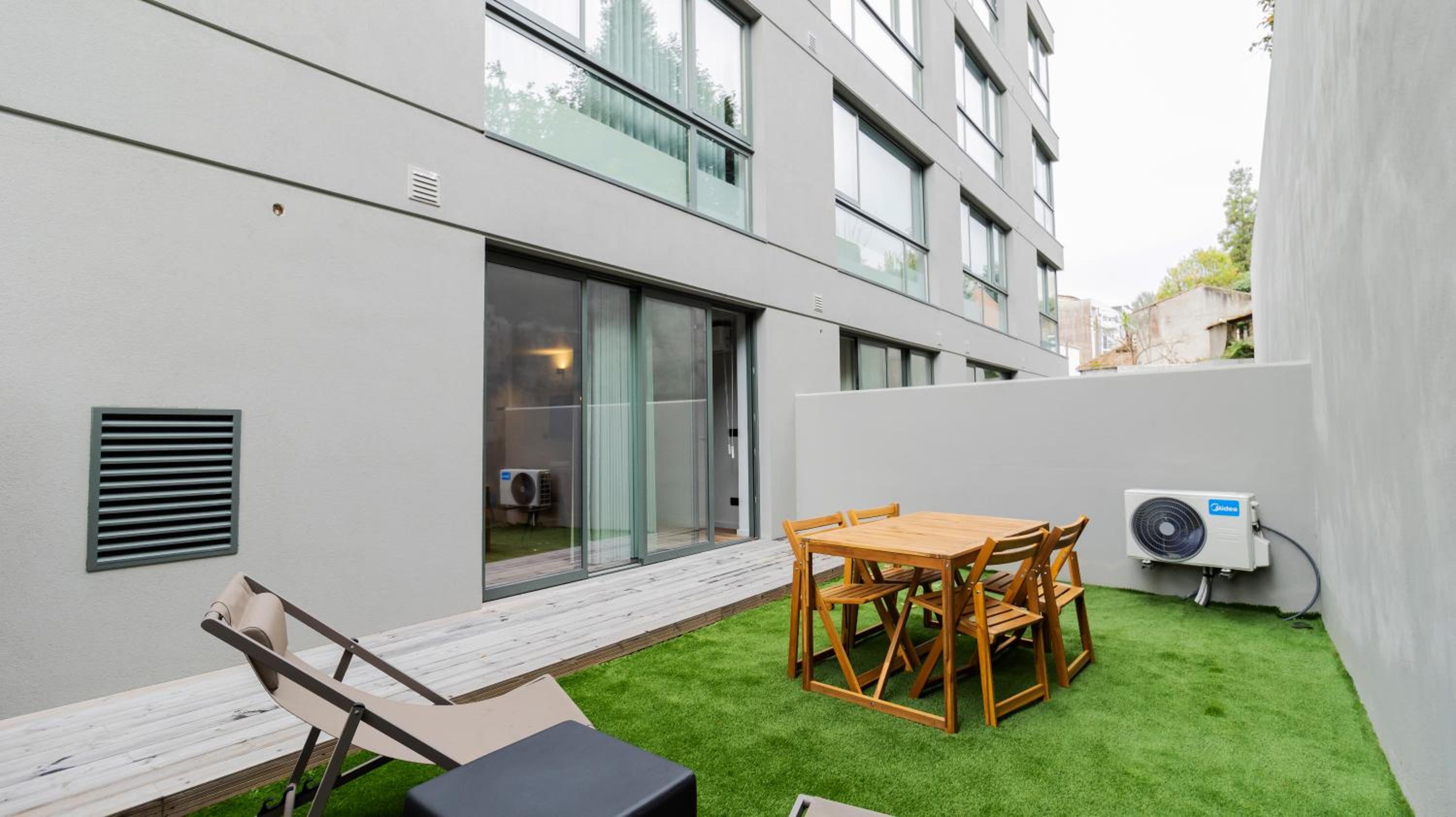 RUAH Apartments by LovelyStay