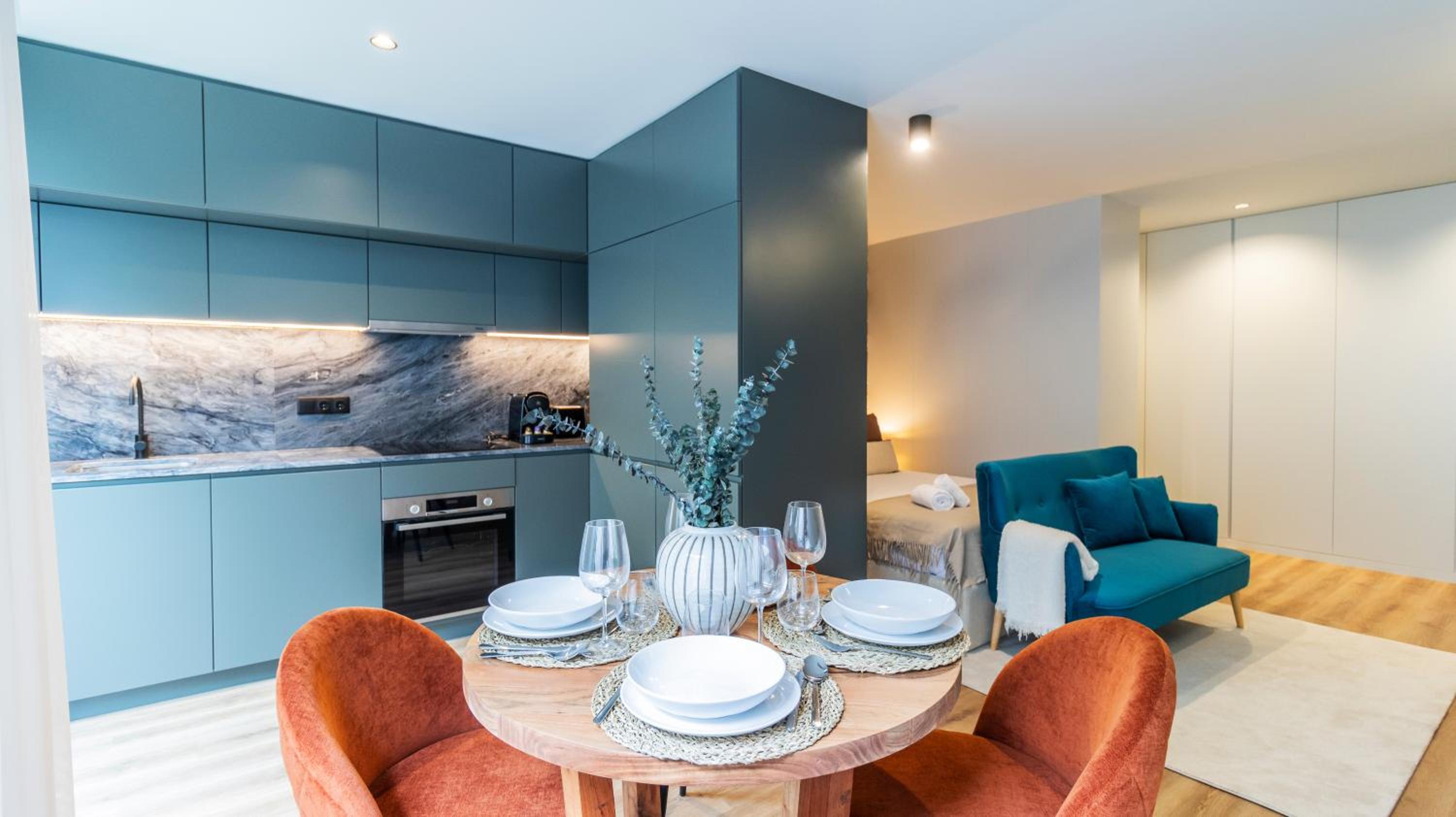 RUAH Apartments by LovelyStay
