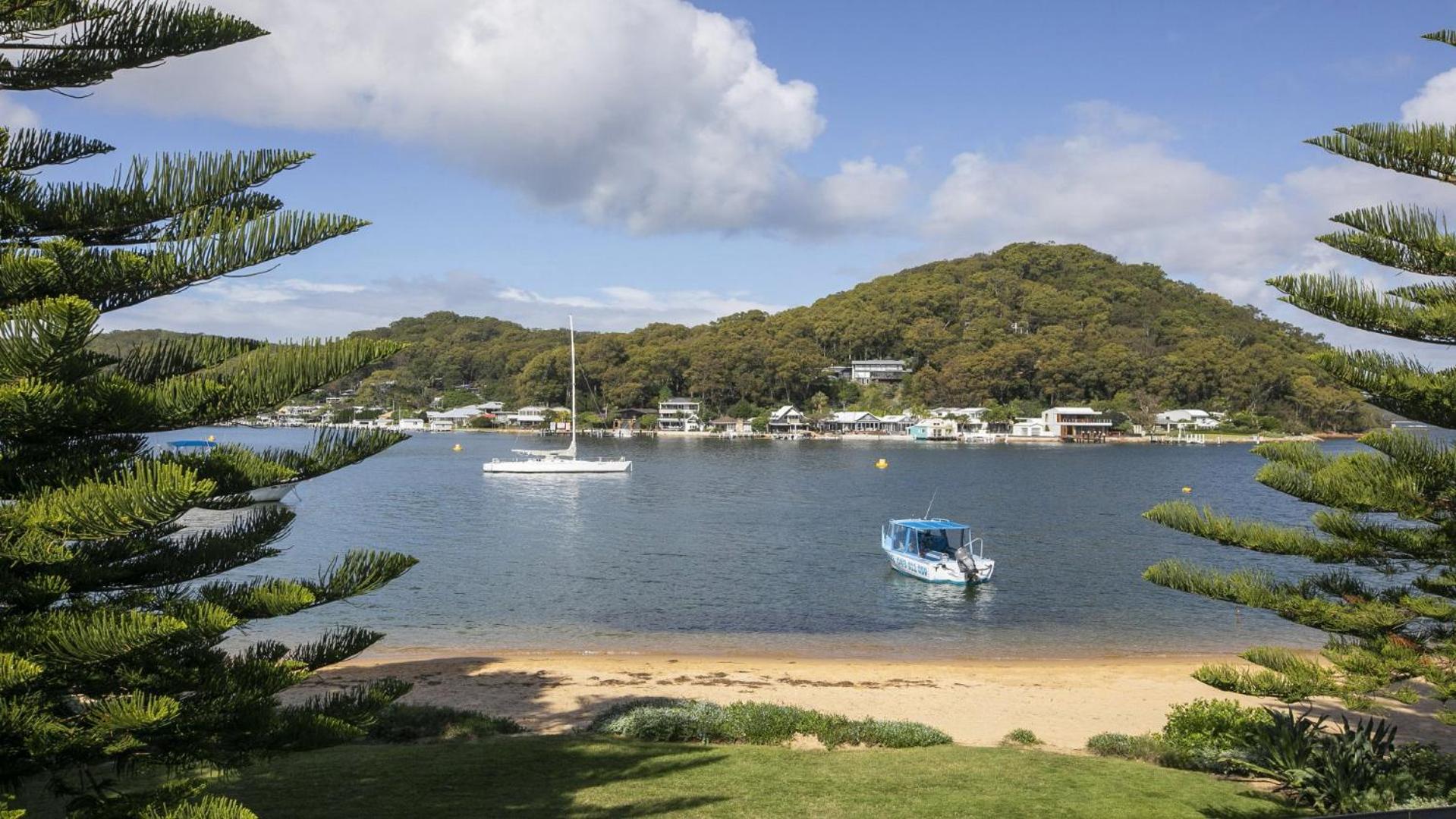 Booker Seaside Waterfront luxury -walk to shops & cafes