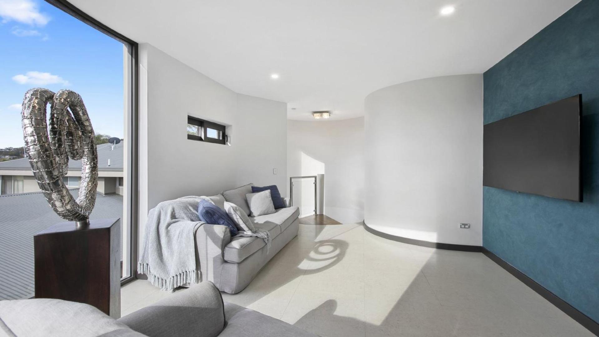Riptides Booker Bay -Waterfront apartment, walk to shops & cafes