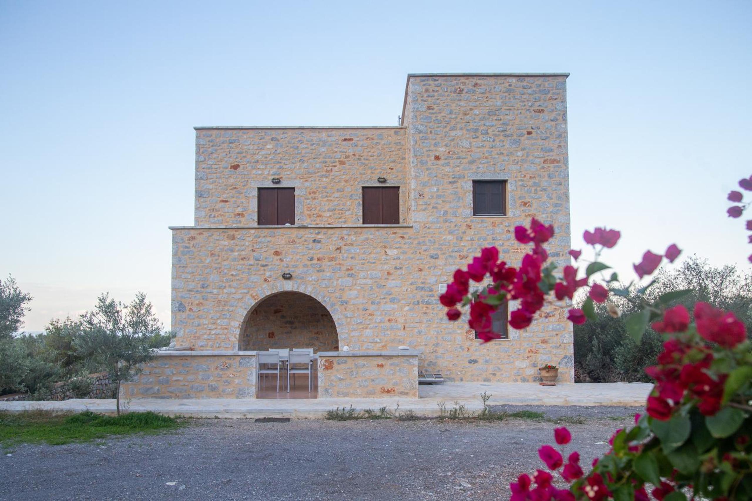 Anaroussa Villa