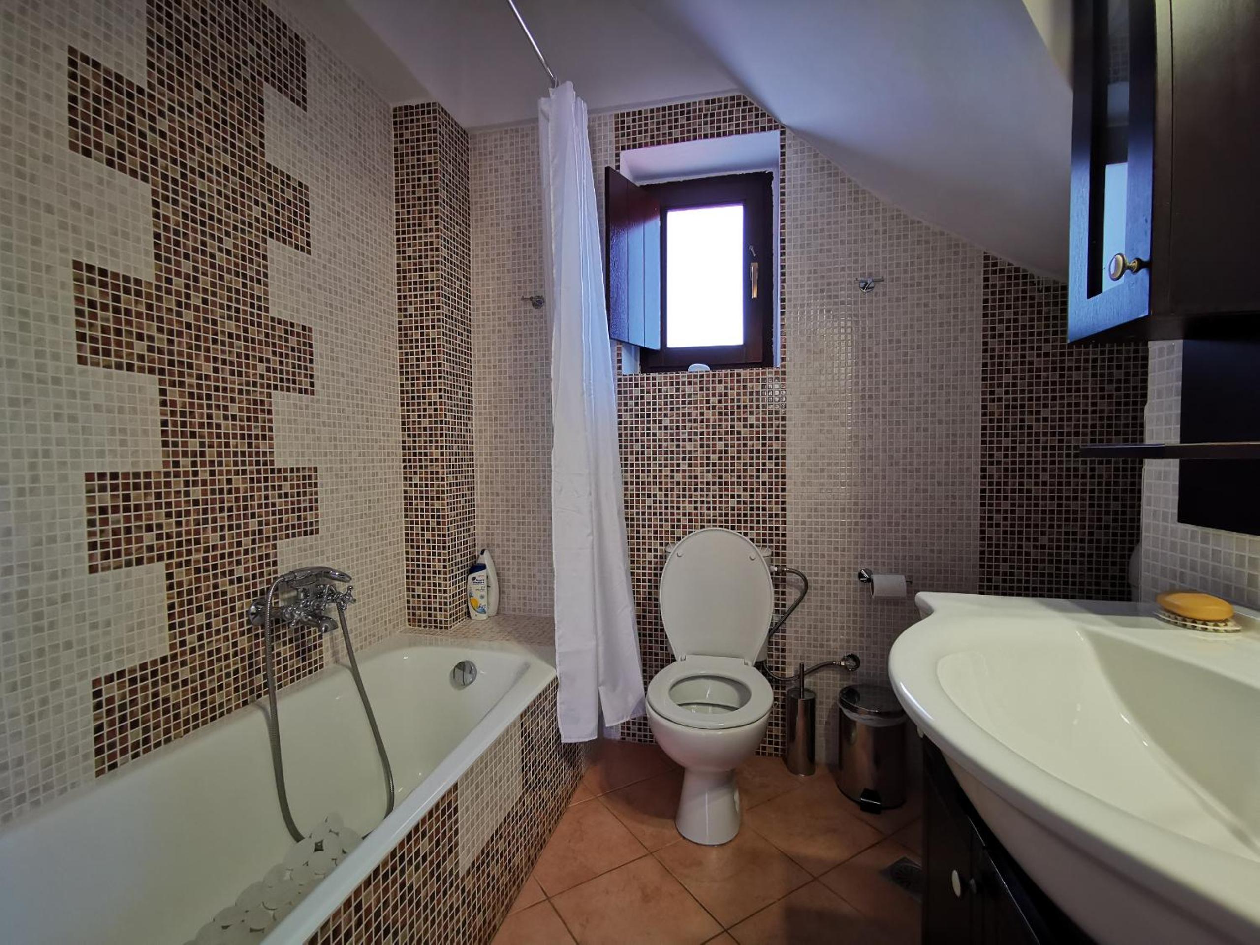Anaroussa Villa