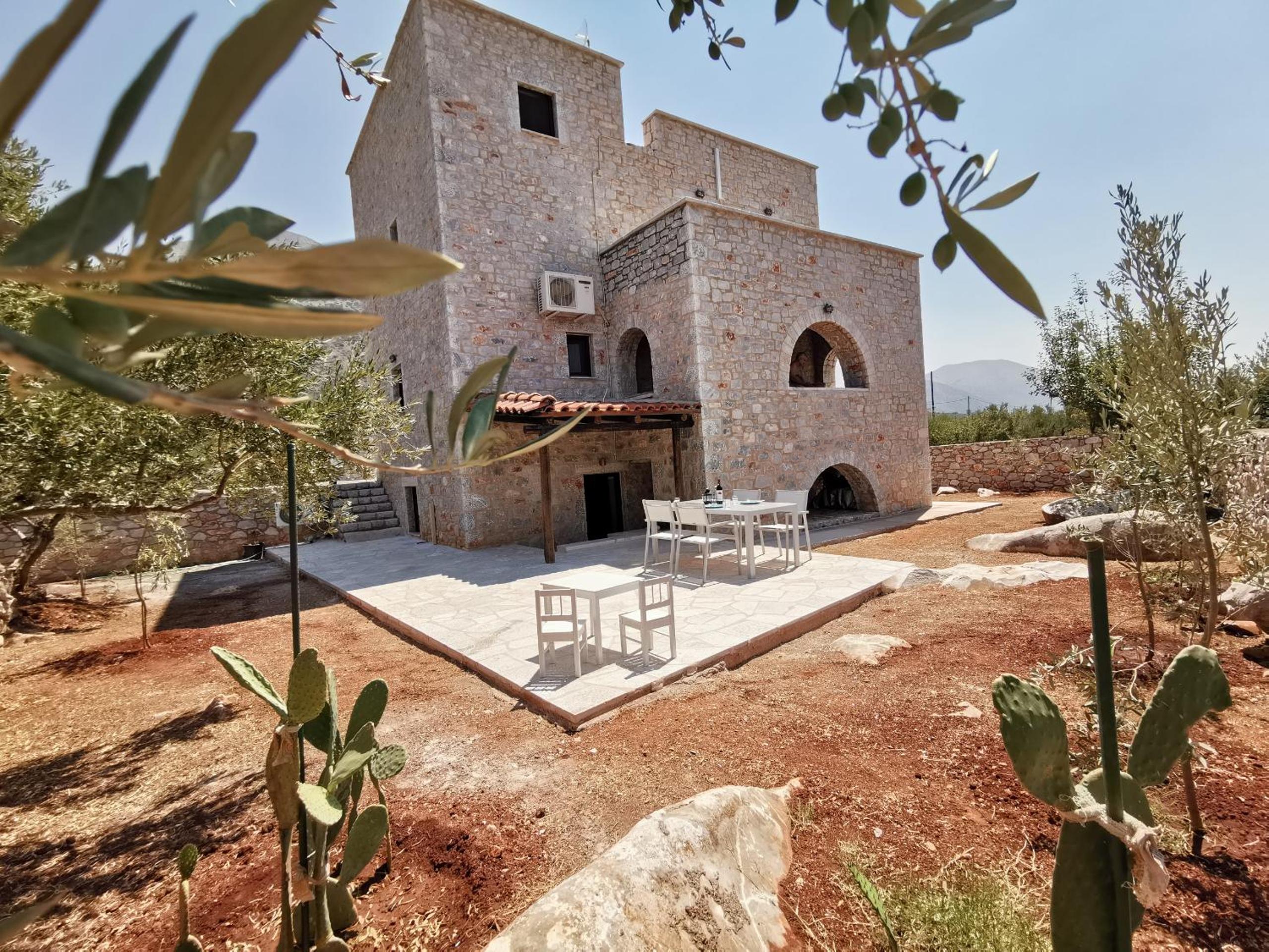 Anaroussa Villa